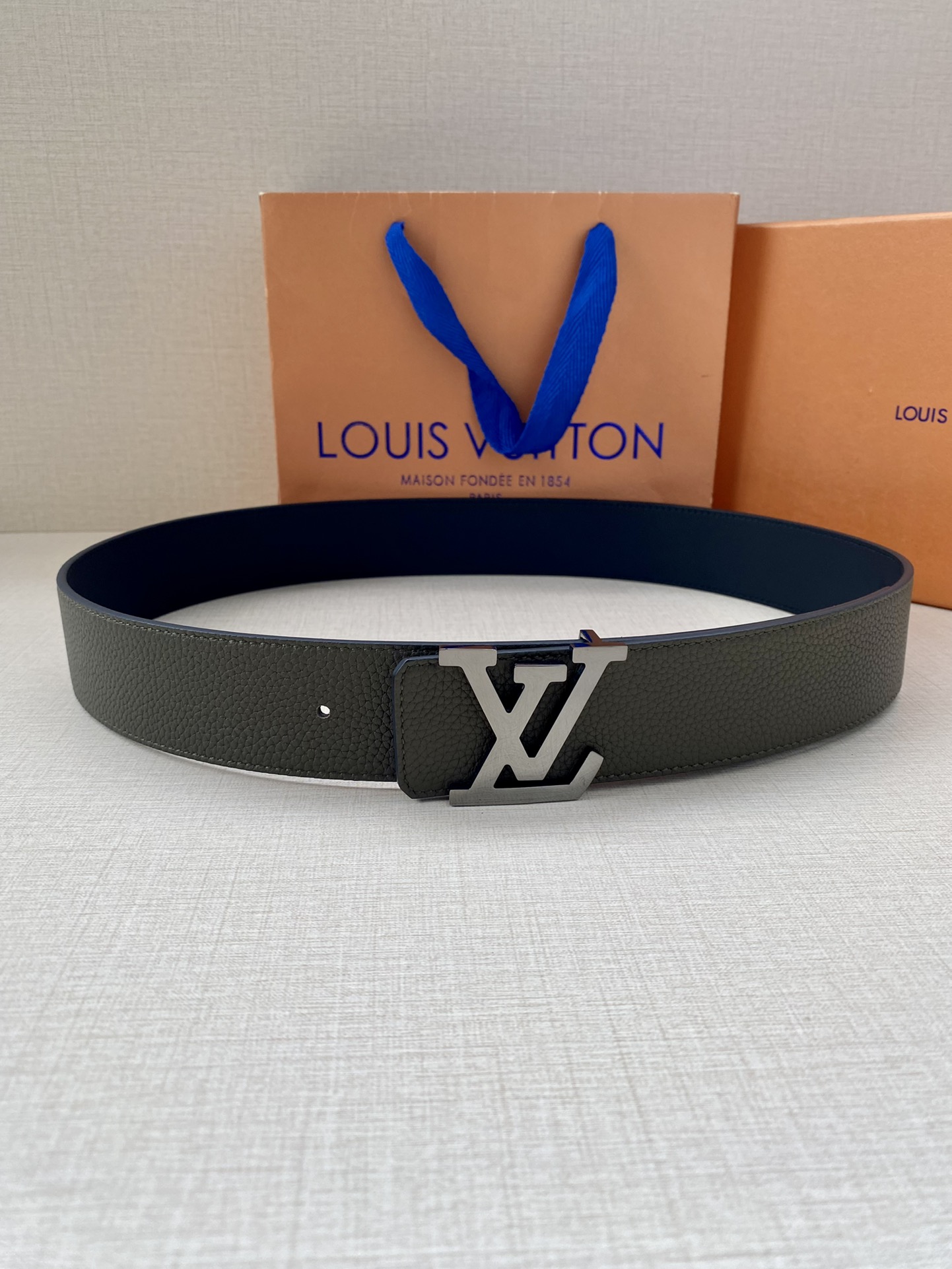 Louis Vuitton Men Leather Belt Width 4CM 133