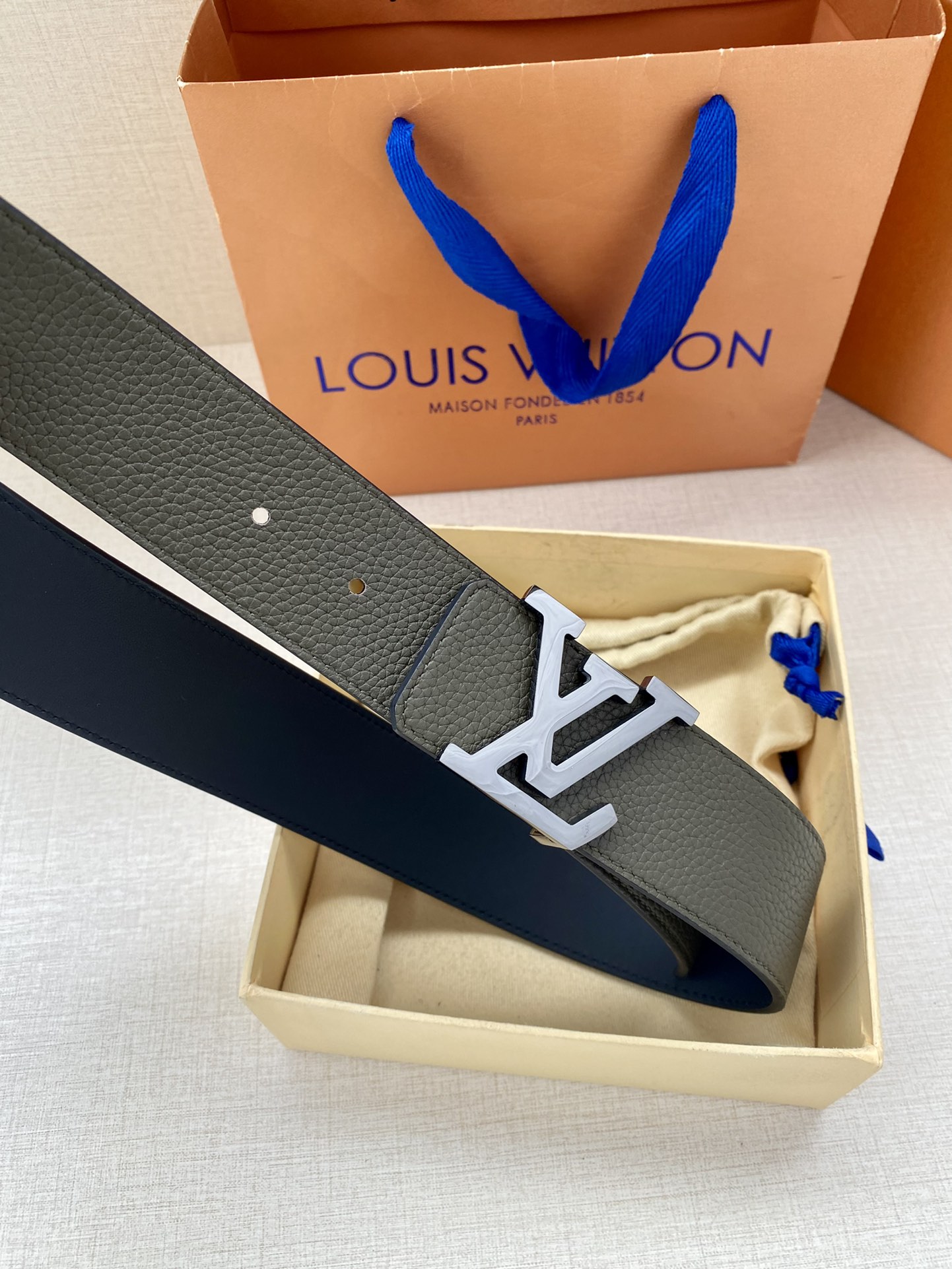 Louis Vuitton Men Leather Belt Width 4CM 133