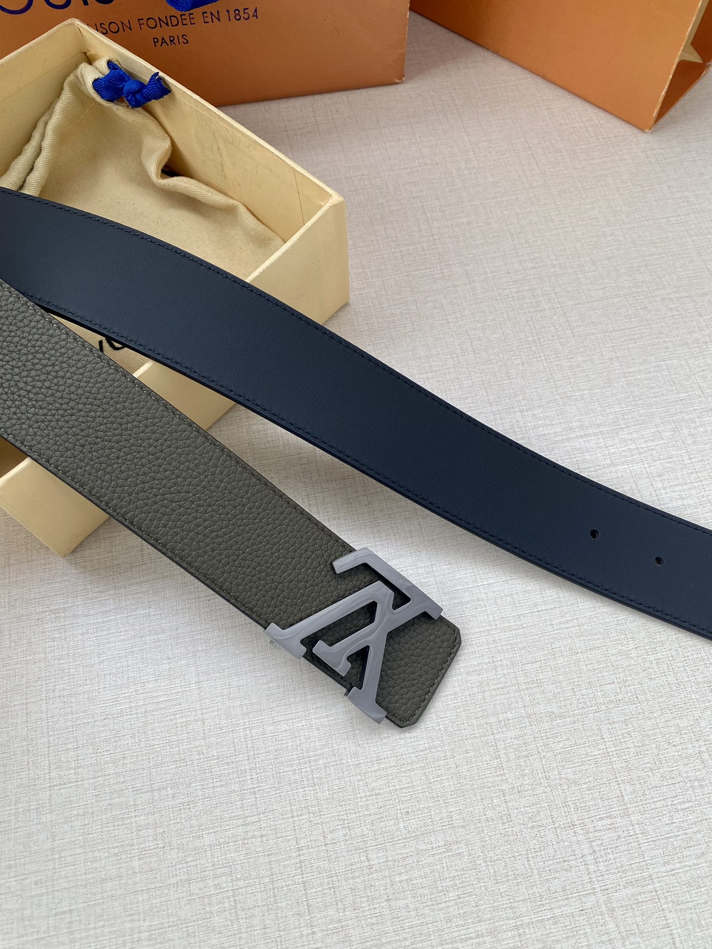 Louis Vuitton Men Leather Belt Width 4CM 133