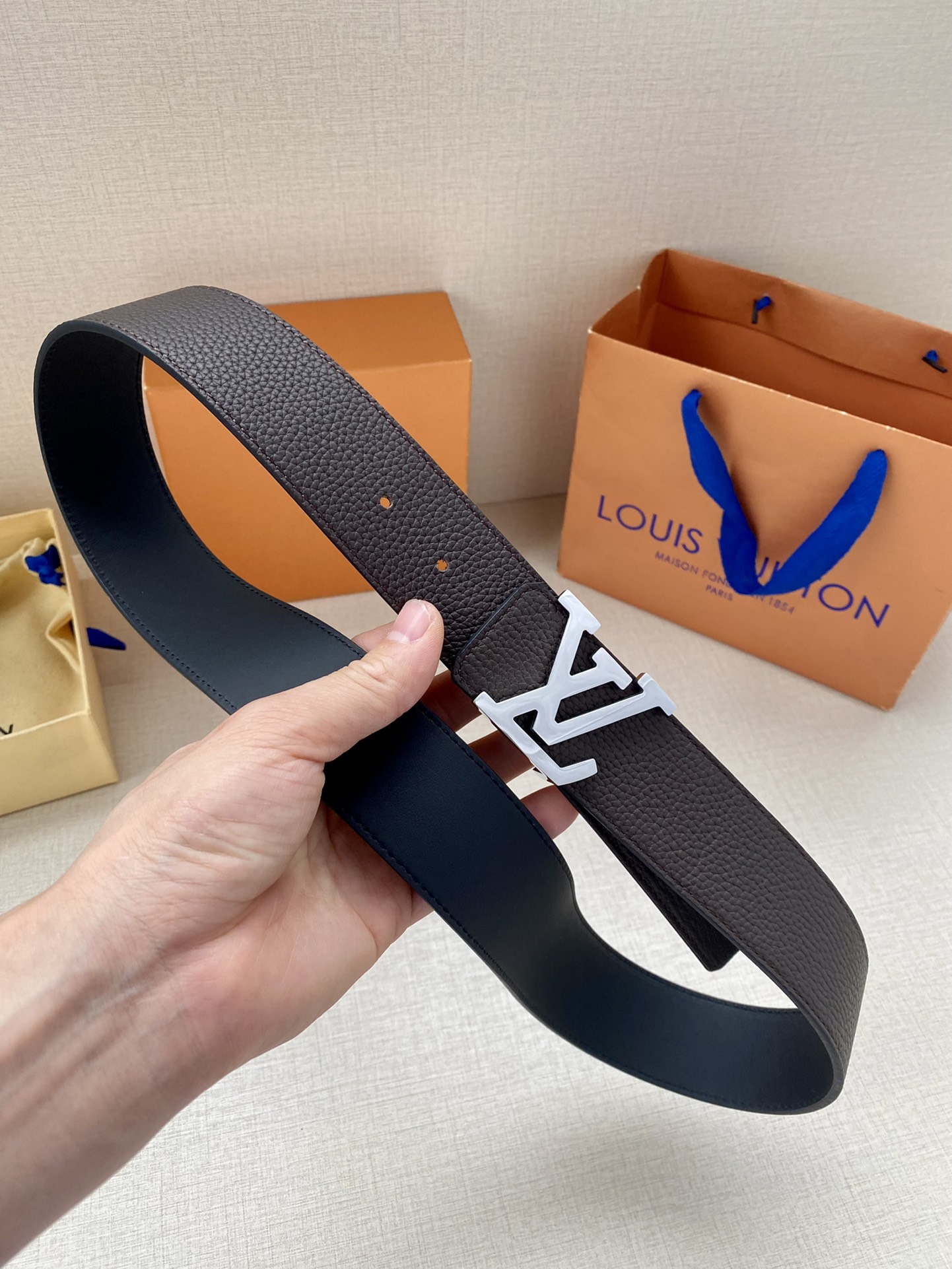 Louis Vuitton Men Leather Belt Width 4CM 135