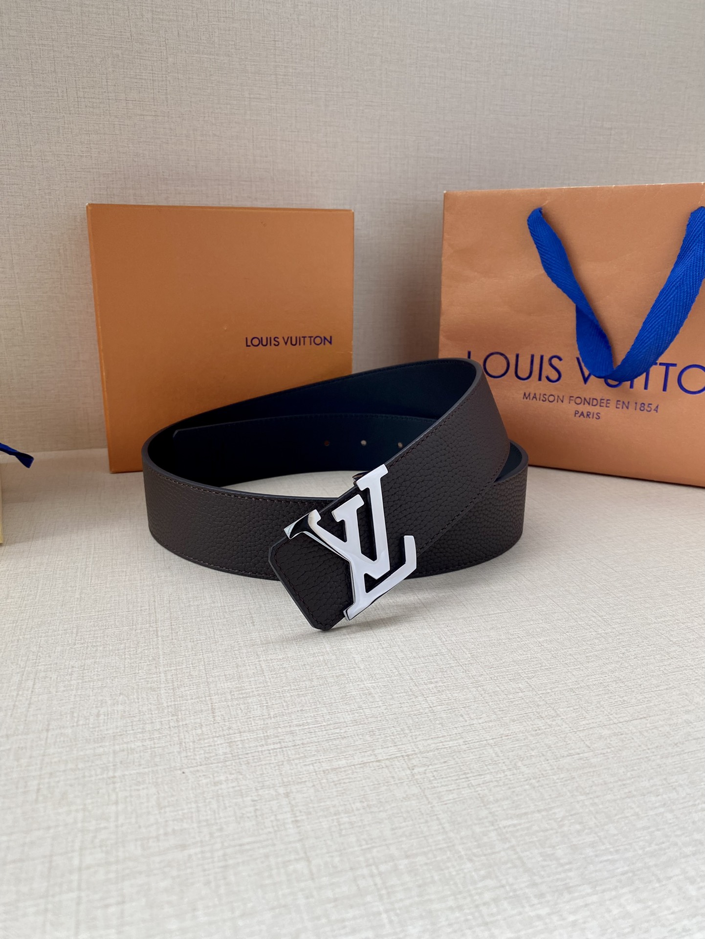 Louis Vuitton Men Leather Belt Width 4CM 135