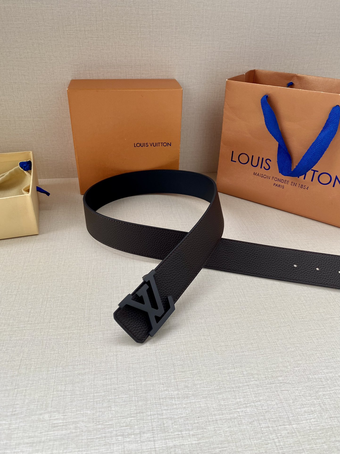 Louis Vuitton Men Leather Belt Width 4CM 135