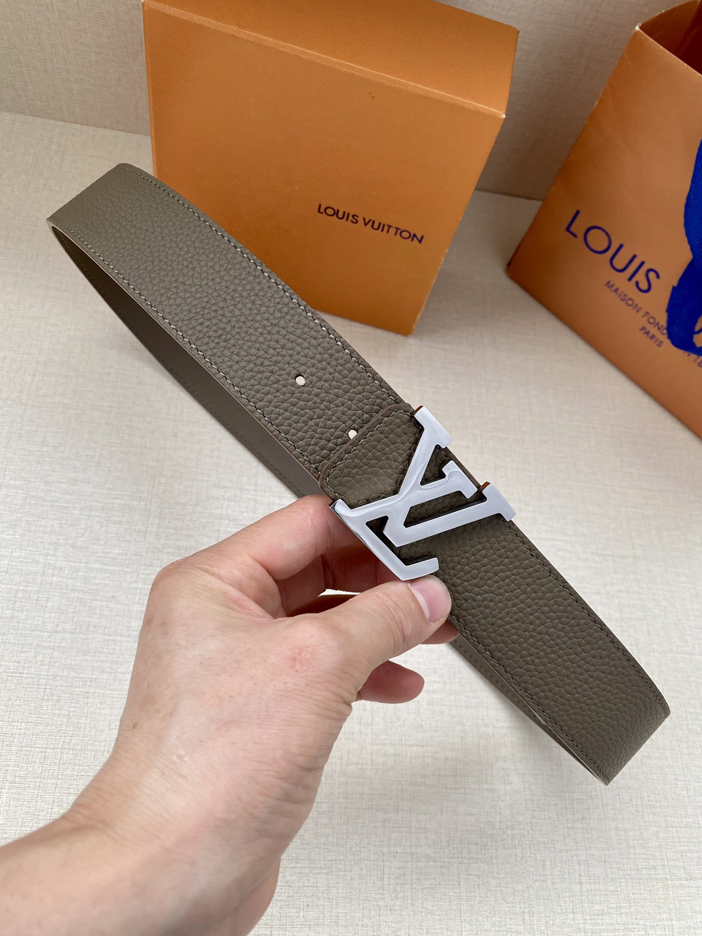 Louis Vuitton Men Leather Belt Width 4CM 136