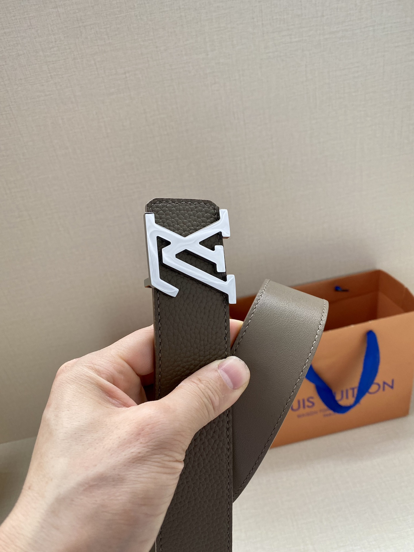 Louis Vuitton Men Leather Belt Width 4CM 136