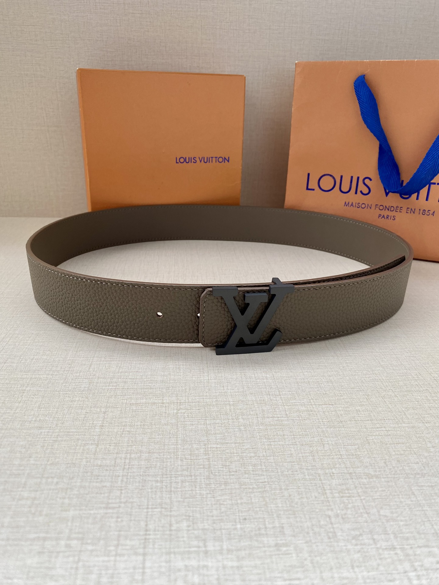 Louis Vuitton Men Leather Belt Width 4CM 136