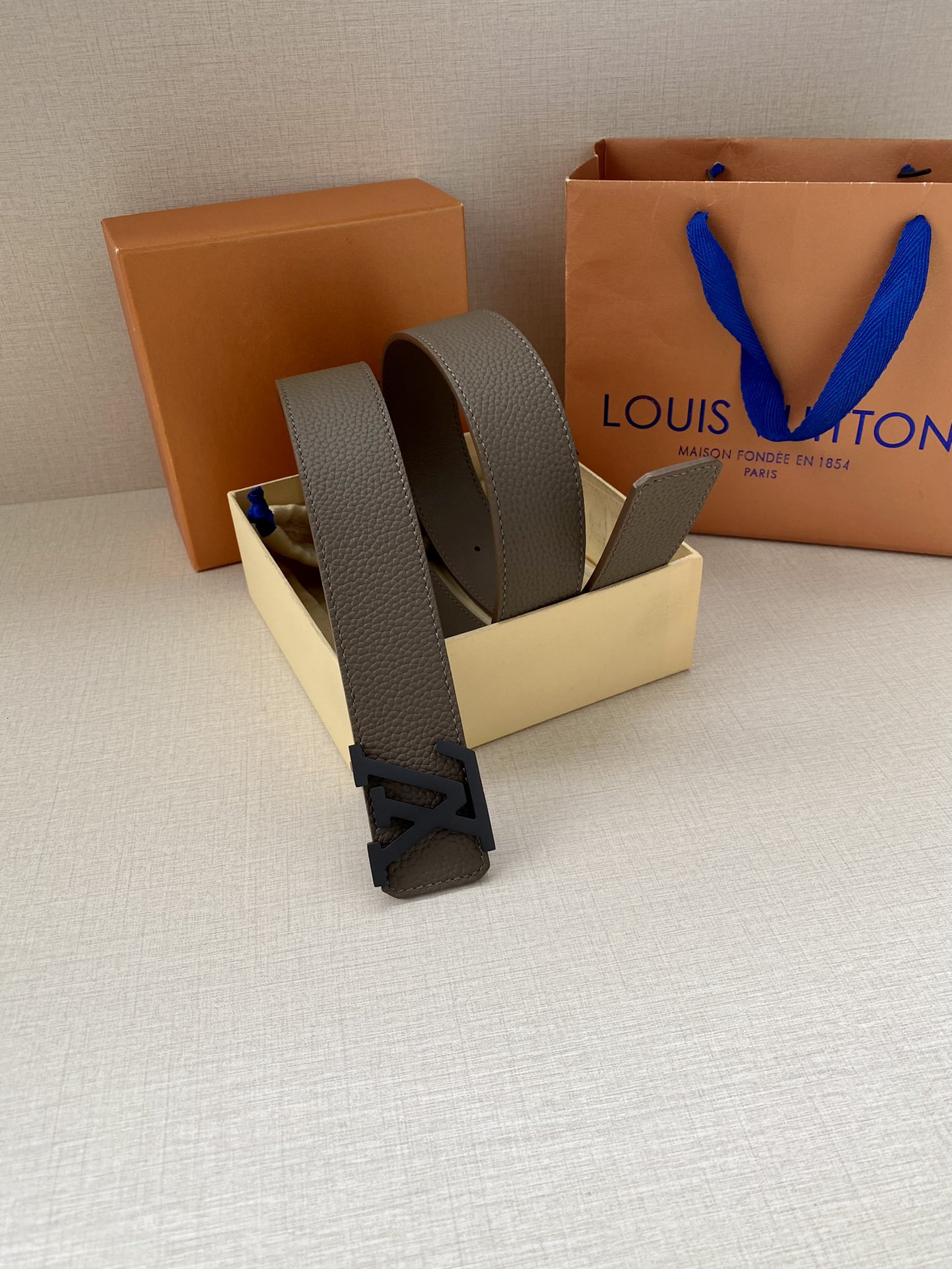 Louis Vuitton Men Leather Belt Width 4CM 136