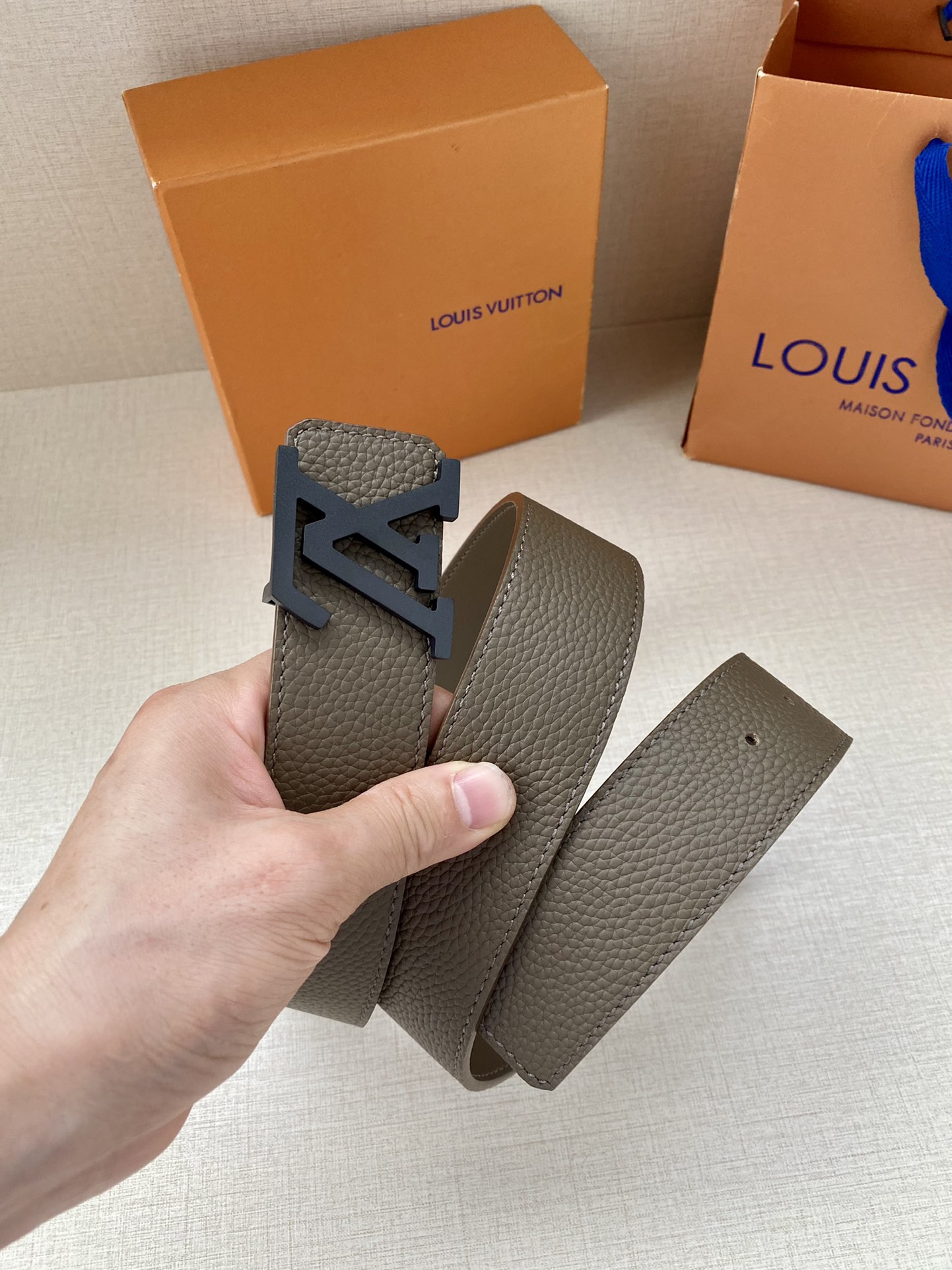 Louis Vuitton Men Leather Belt Width 4CM 136