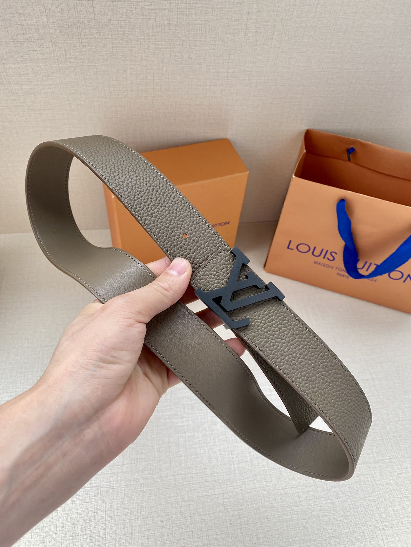 Louis Vuitton Men Leather Belt Width 4CM 136