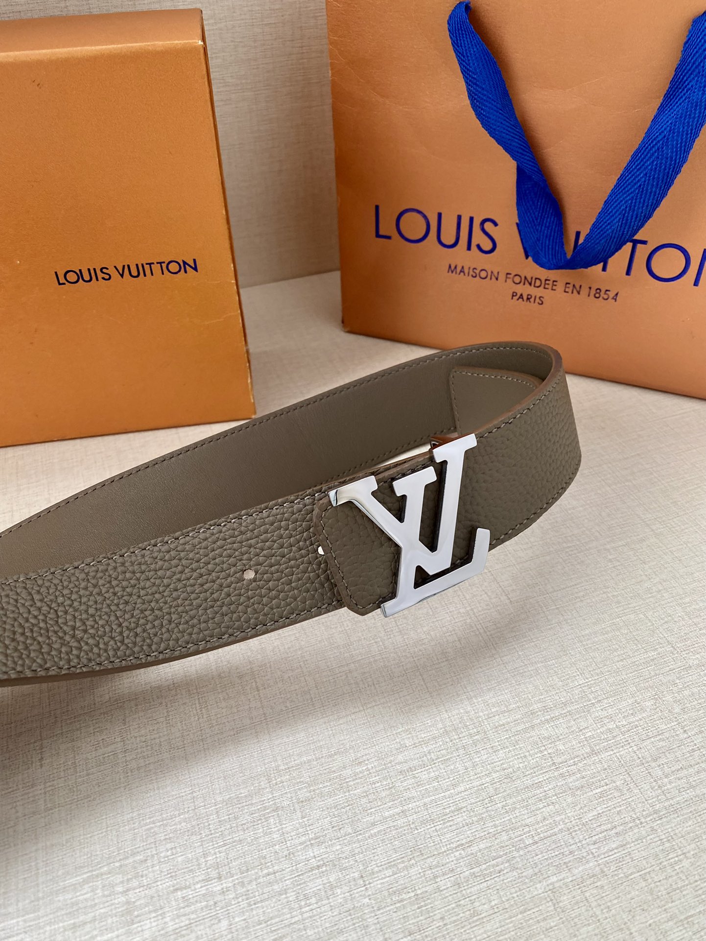 Louis Vuitton Men Leather Belt Width 4CM 136
