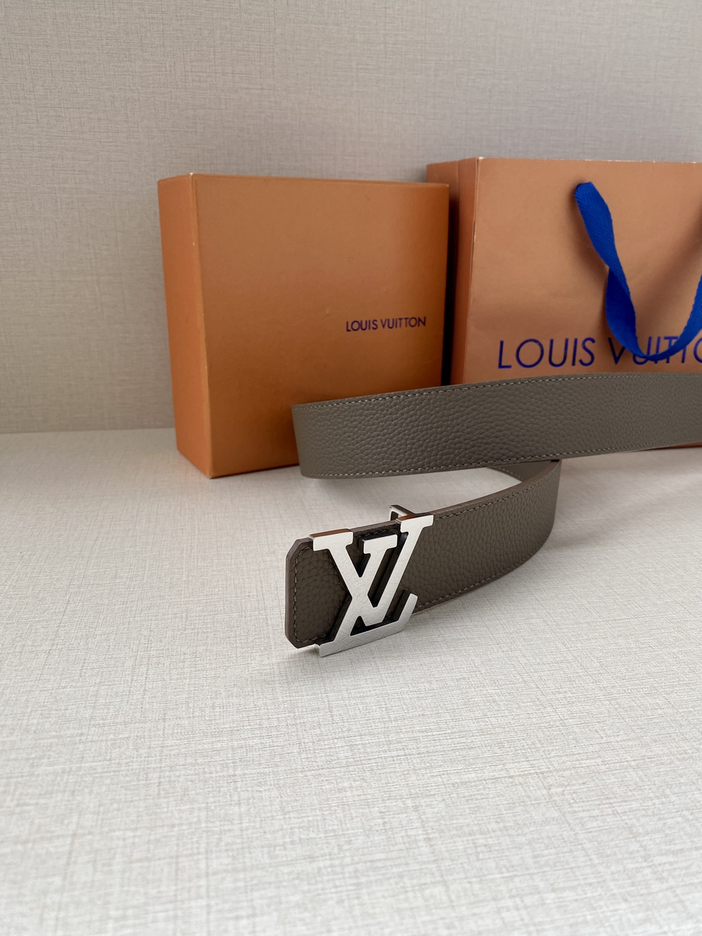 Louis Vuitton Men Leather Belt Width 4CM 136