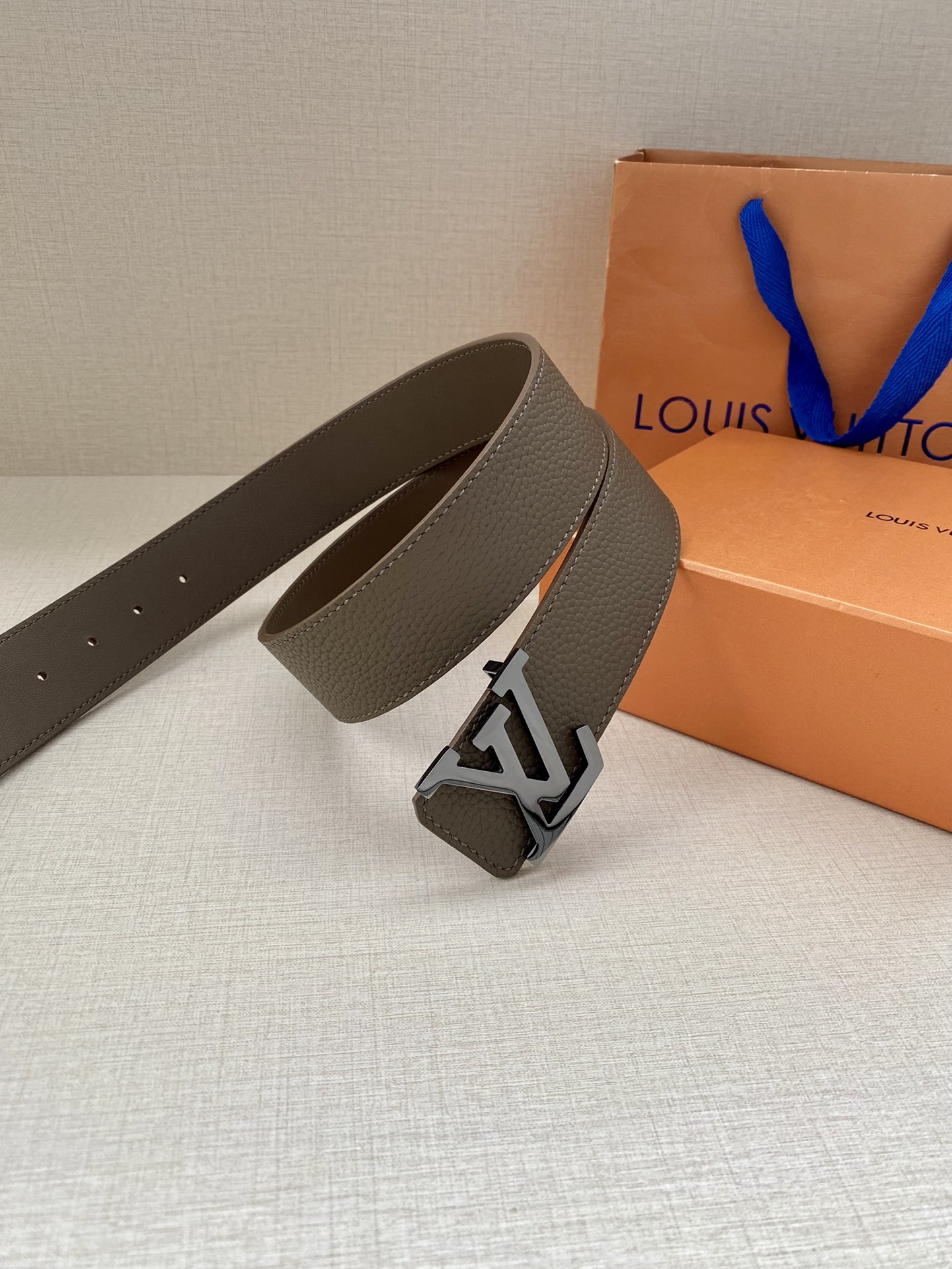 Louis Vuitton Men Leather Belt Width 4CM 137