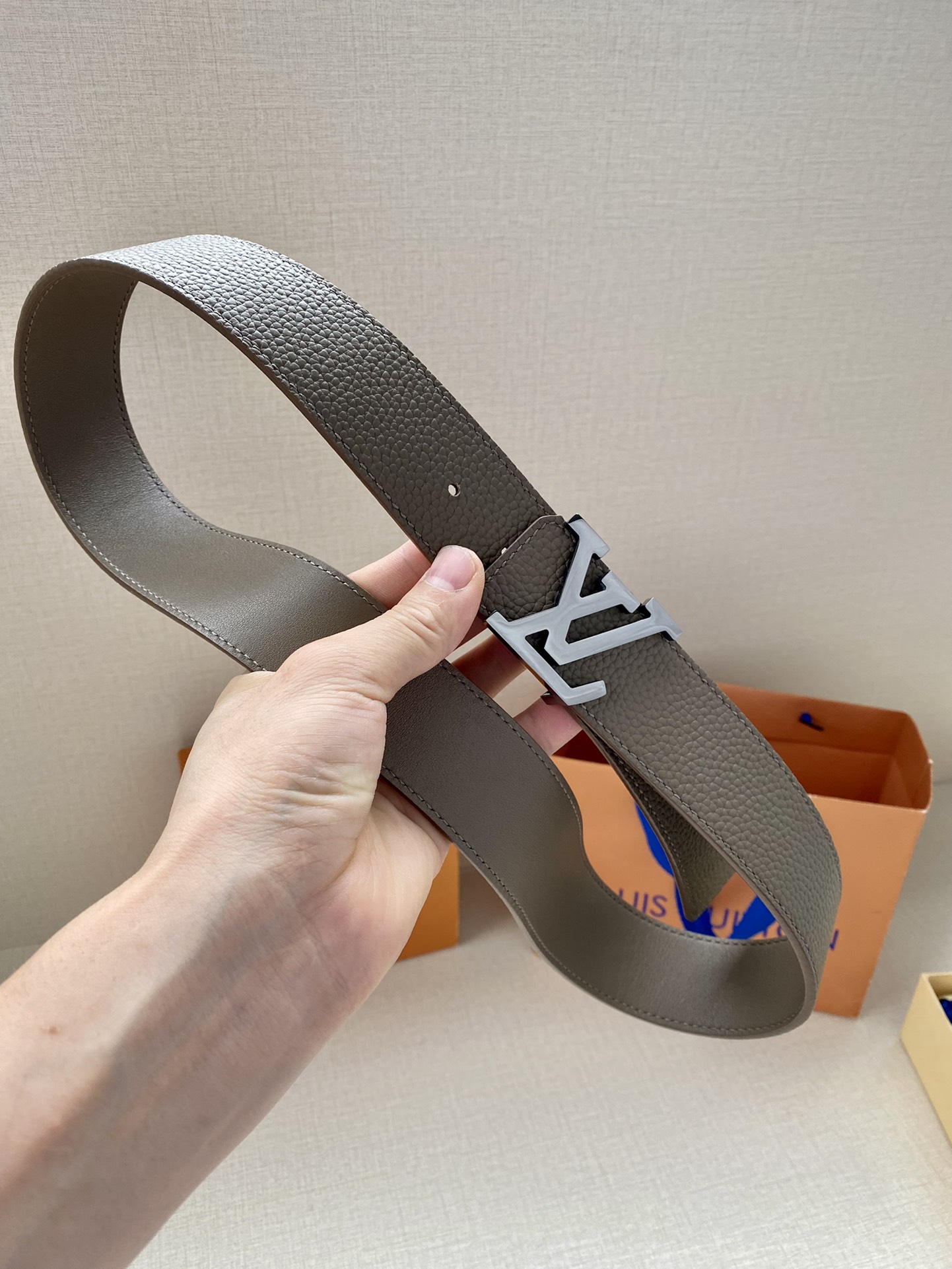 Louis Vuitton Men Leather Belt Width 4CM 137