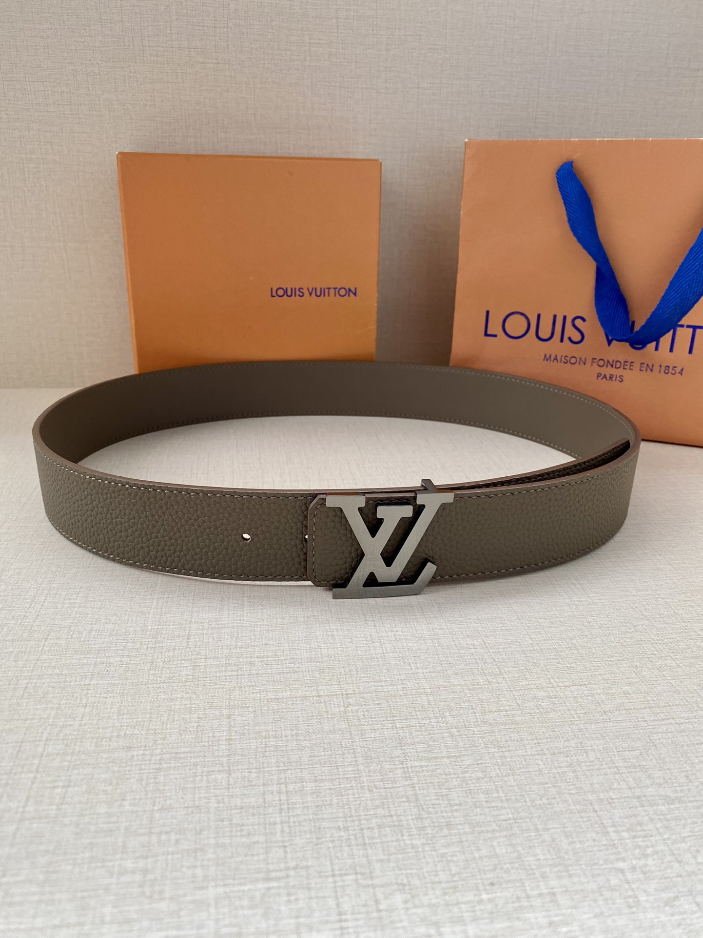Louis Vuitton Men Leather Belt Width 4CM 137