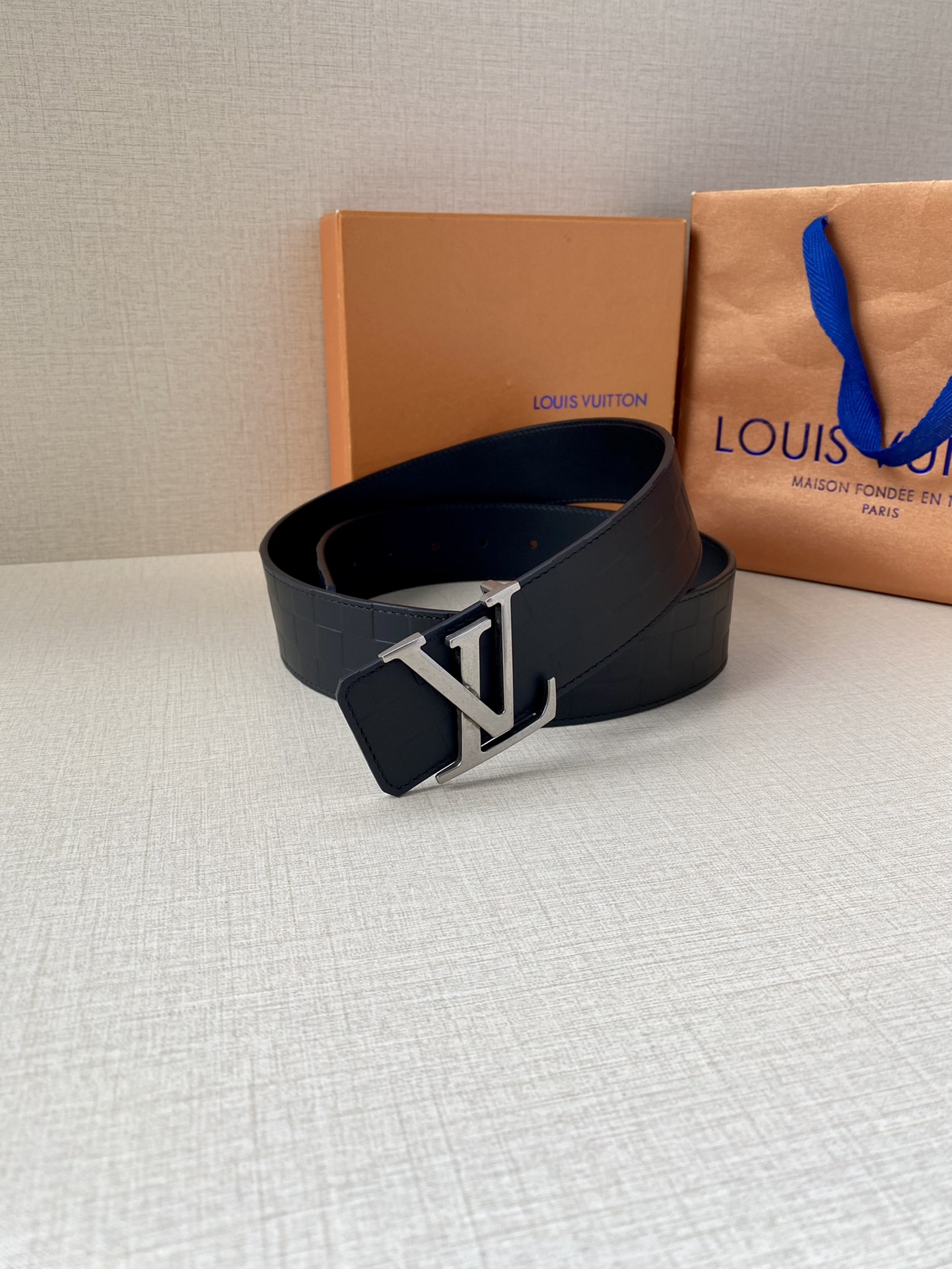 Louis Vuitton Men Leather Belt Width 4CM 138