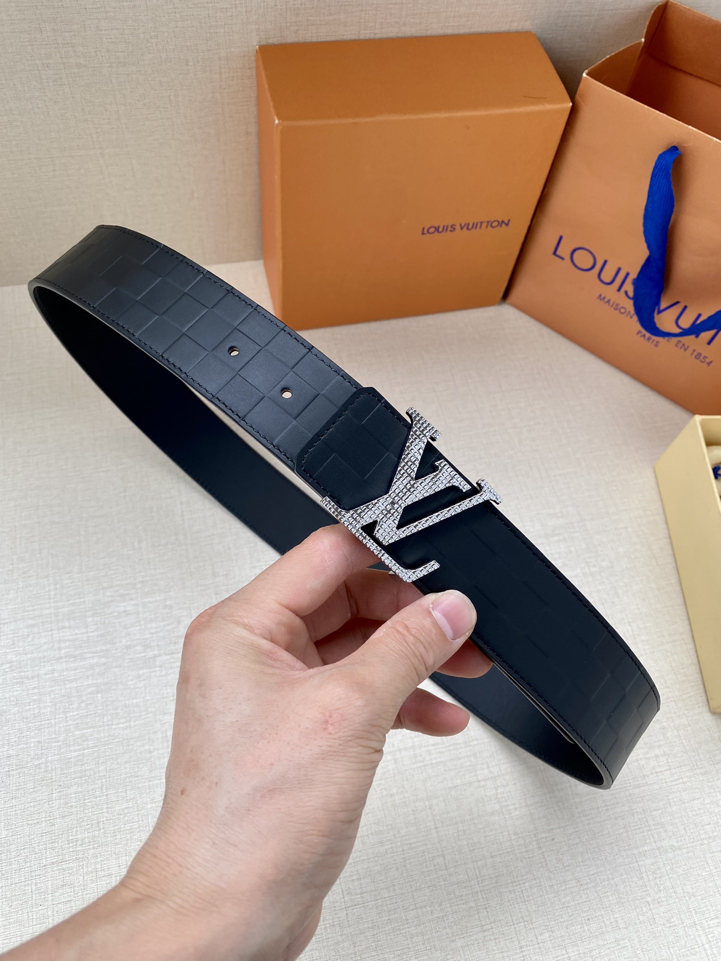 Louis Vuitton Men Leather Belt Width 4CM 139