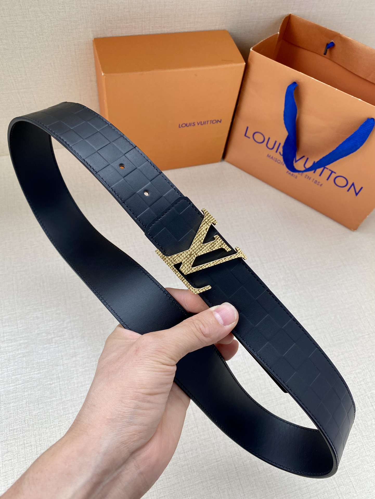 Louis Vuitton Men Leather Belt Width 4CM 139