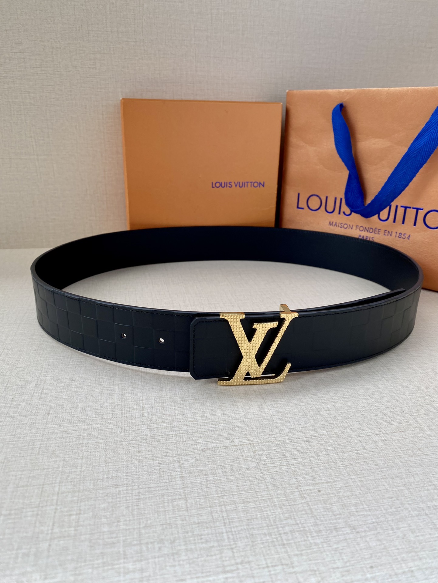 Louis Vuitton Men Leather Belt Width 4CM 139