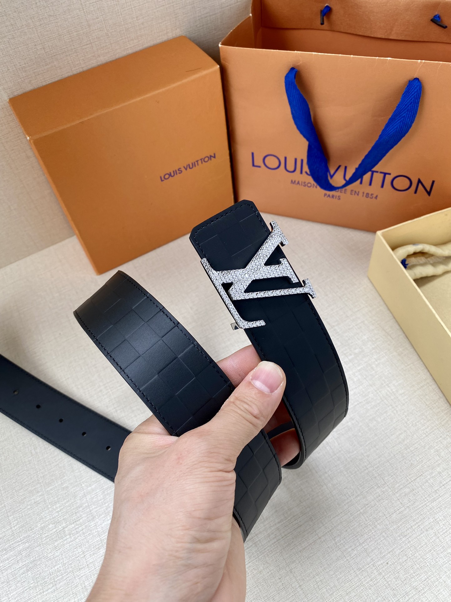 Louis Vuitton Men Leather Belt Width 4CM 139