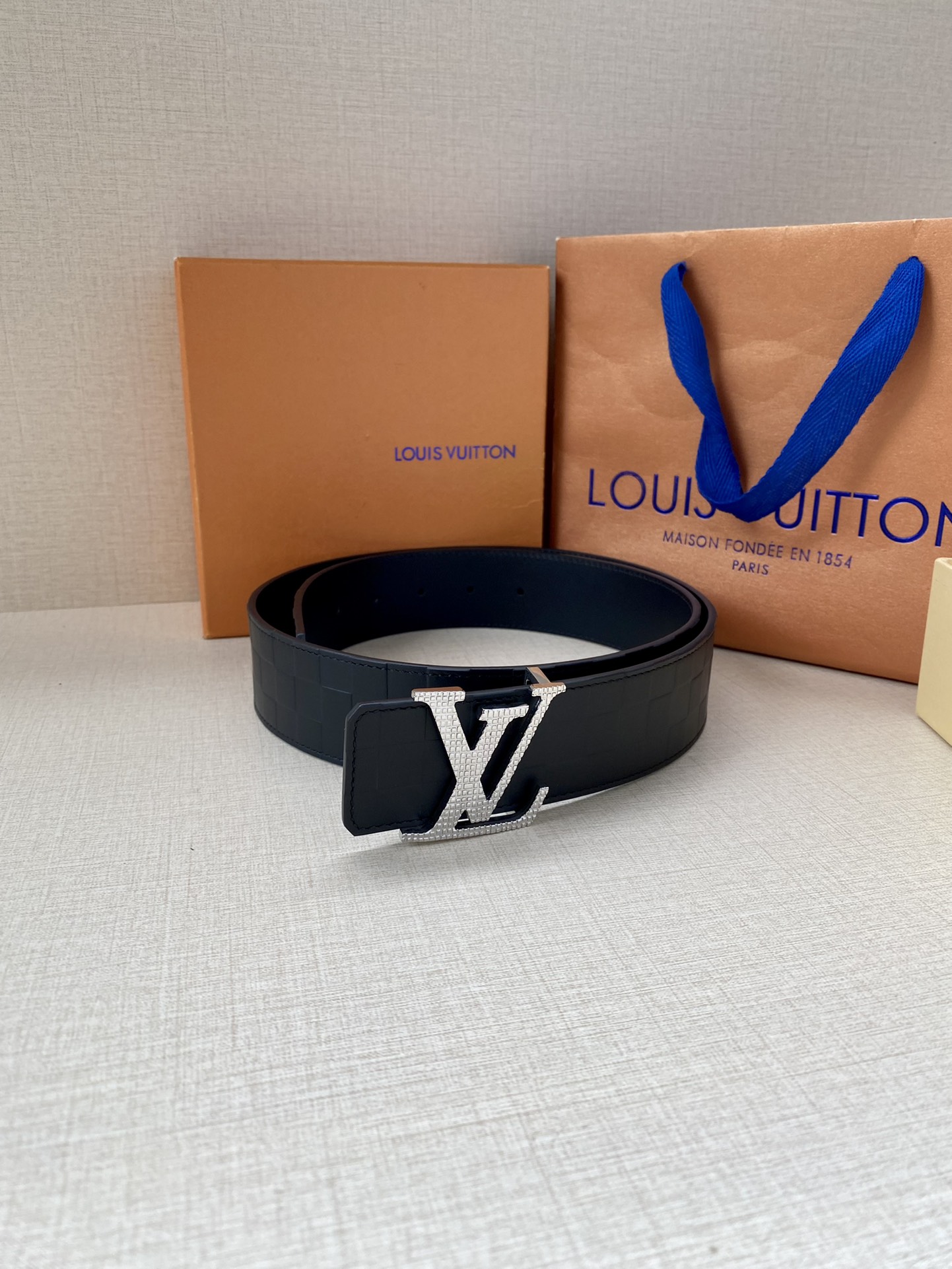 Louis Vuitton Men Leather Belt Width 4CM 139