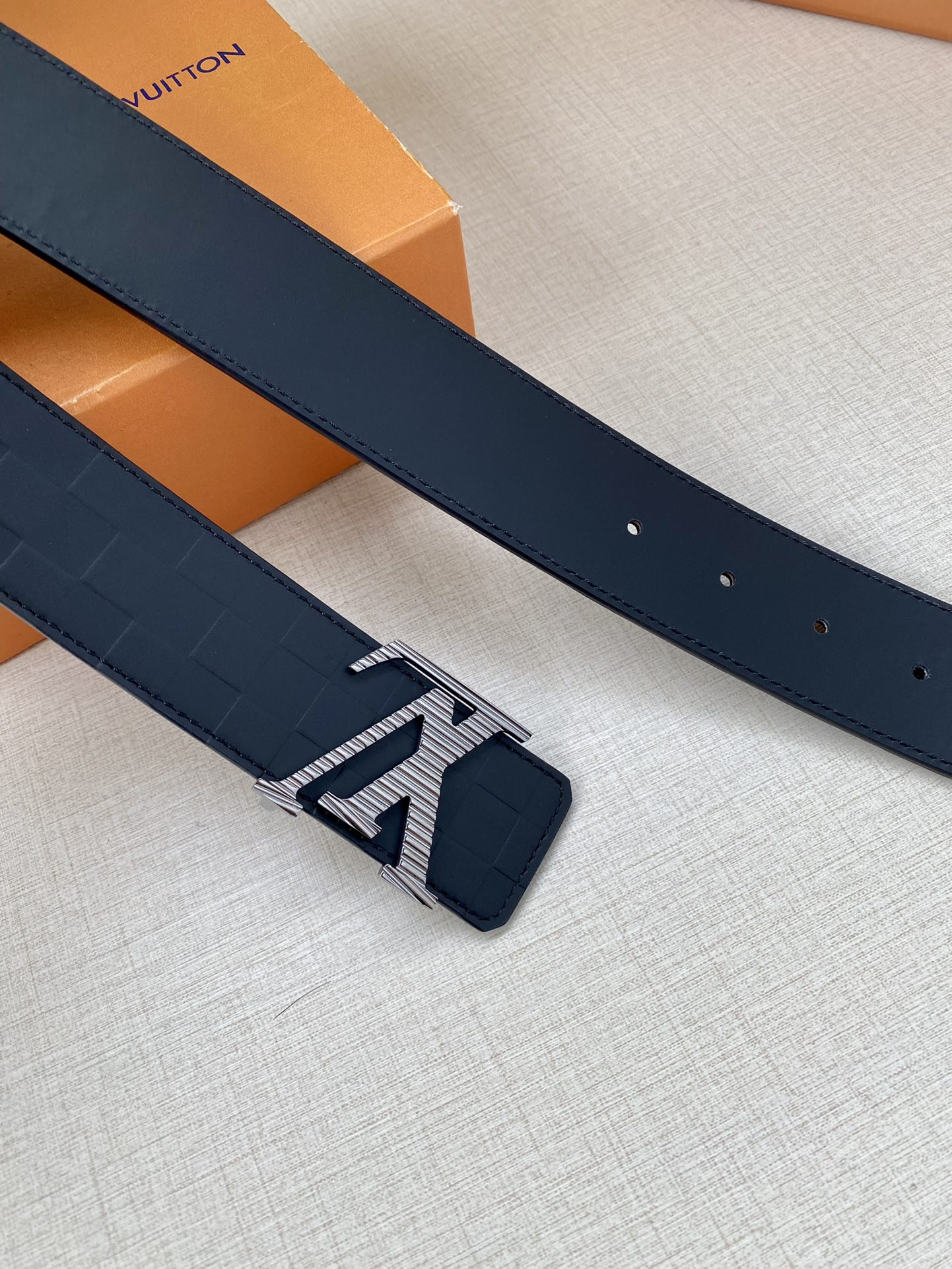 Louis Vuitton Men Leather Belt Width 4CM 140