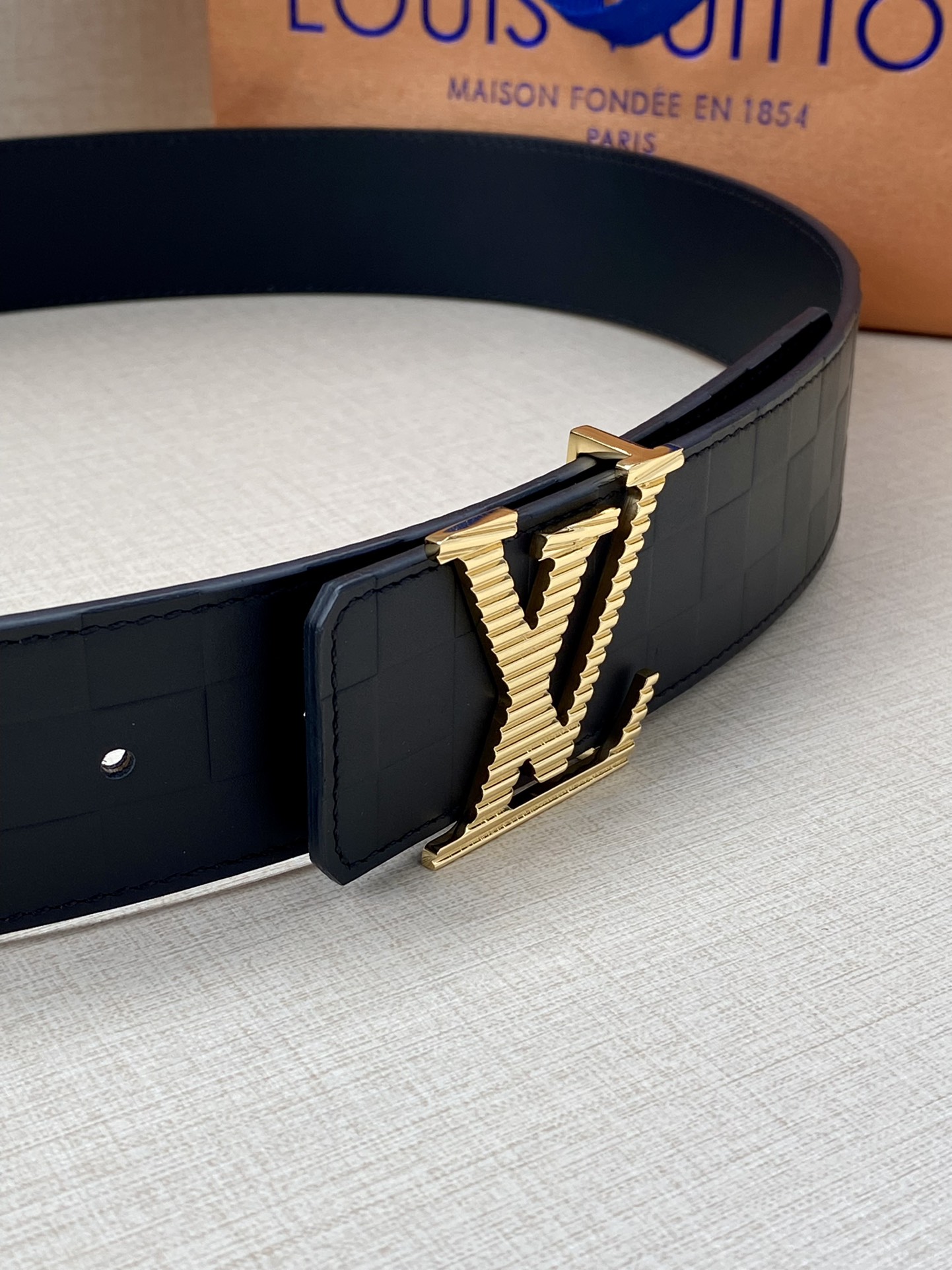 Louis Vuitton Men Leather Belt Width 4CM 140