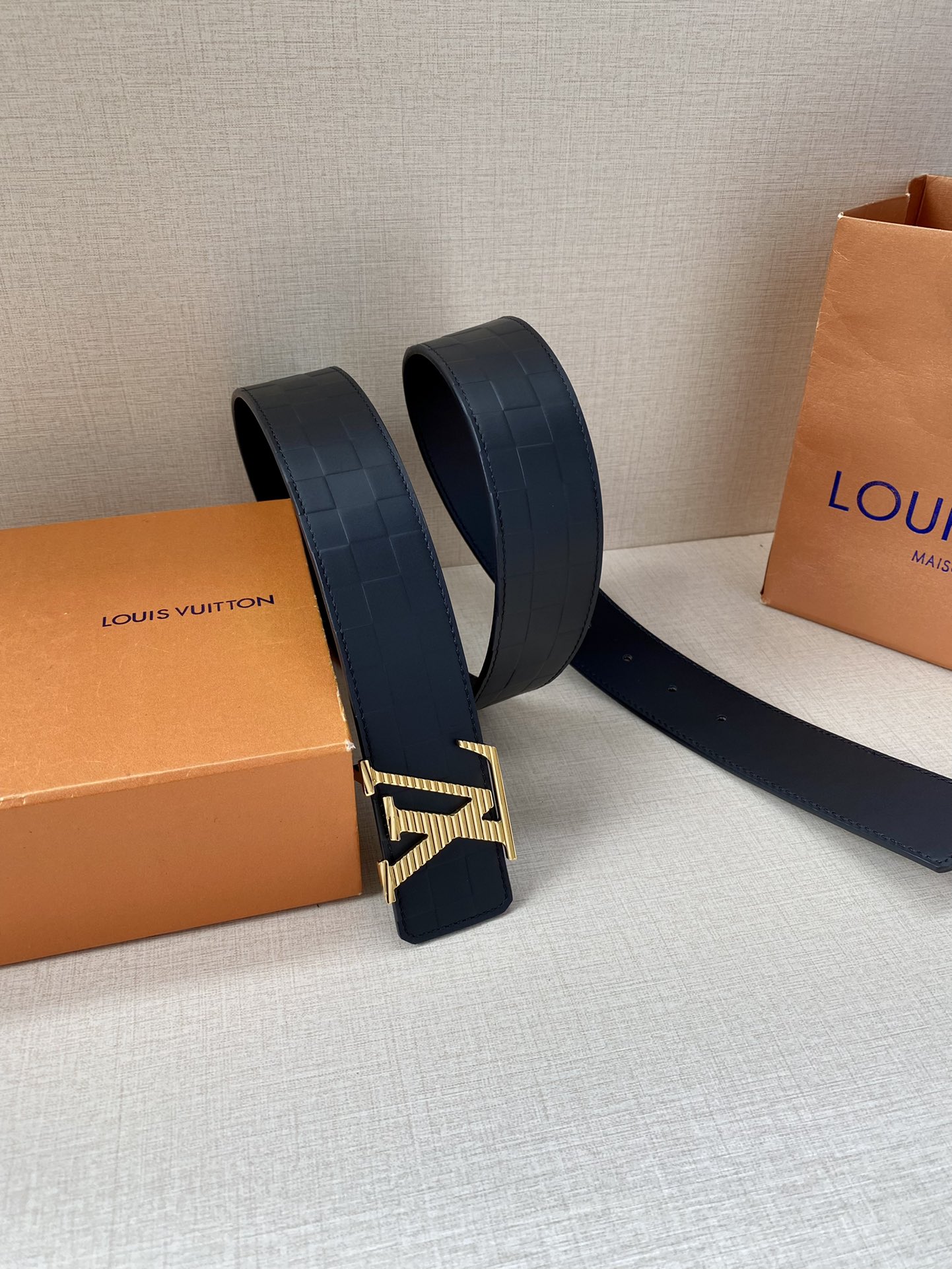 Louis Vuitton Men Leather Belt Width 4CM 140