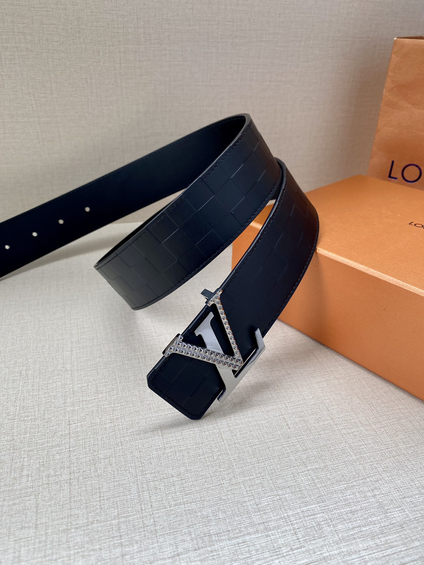 Louis Vuitton Men Leather Belt Width 4CM 141