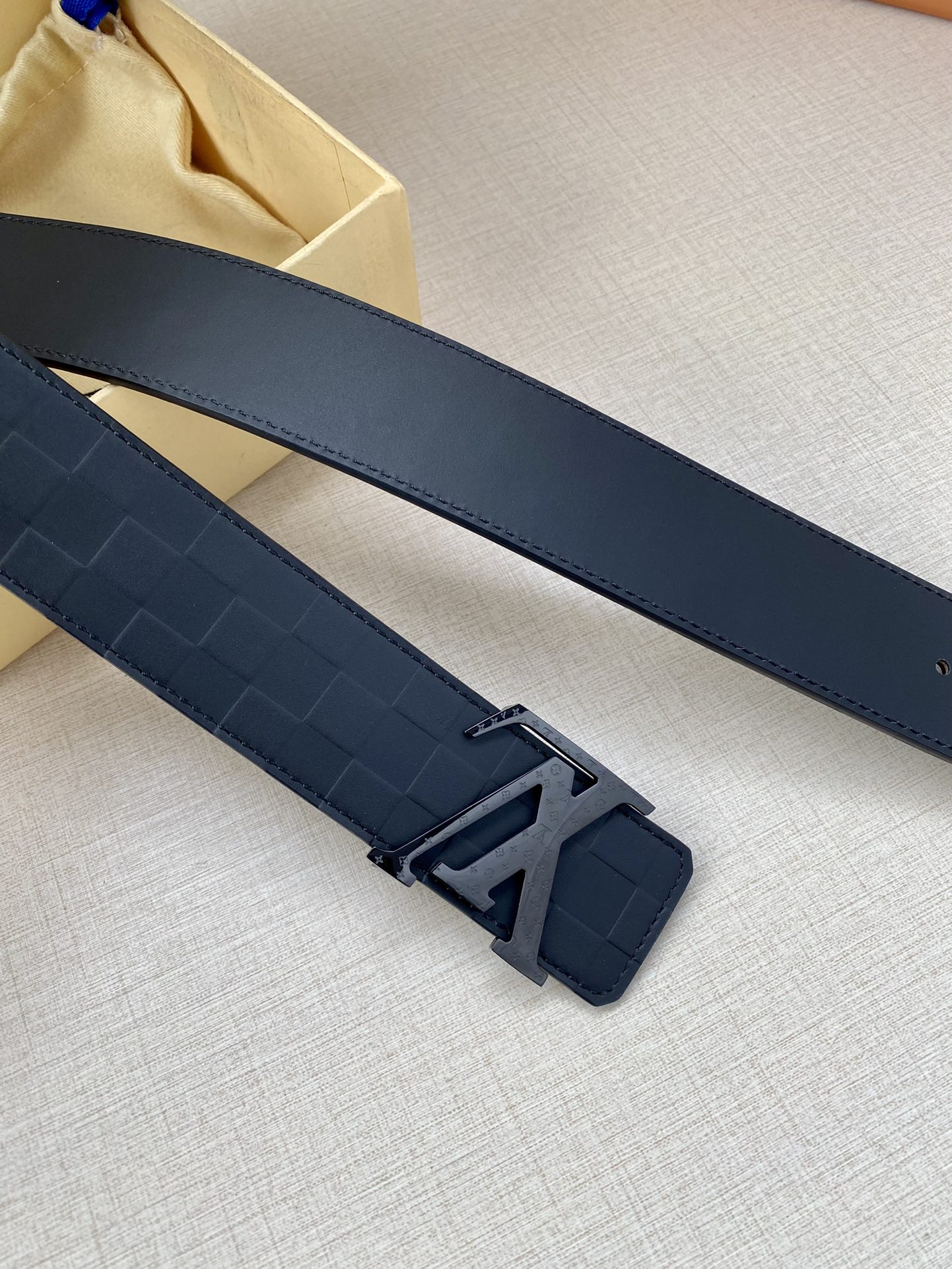 Louis Vuitton Men Leather Belt Width 4CM 142