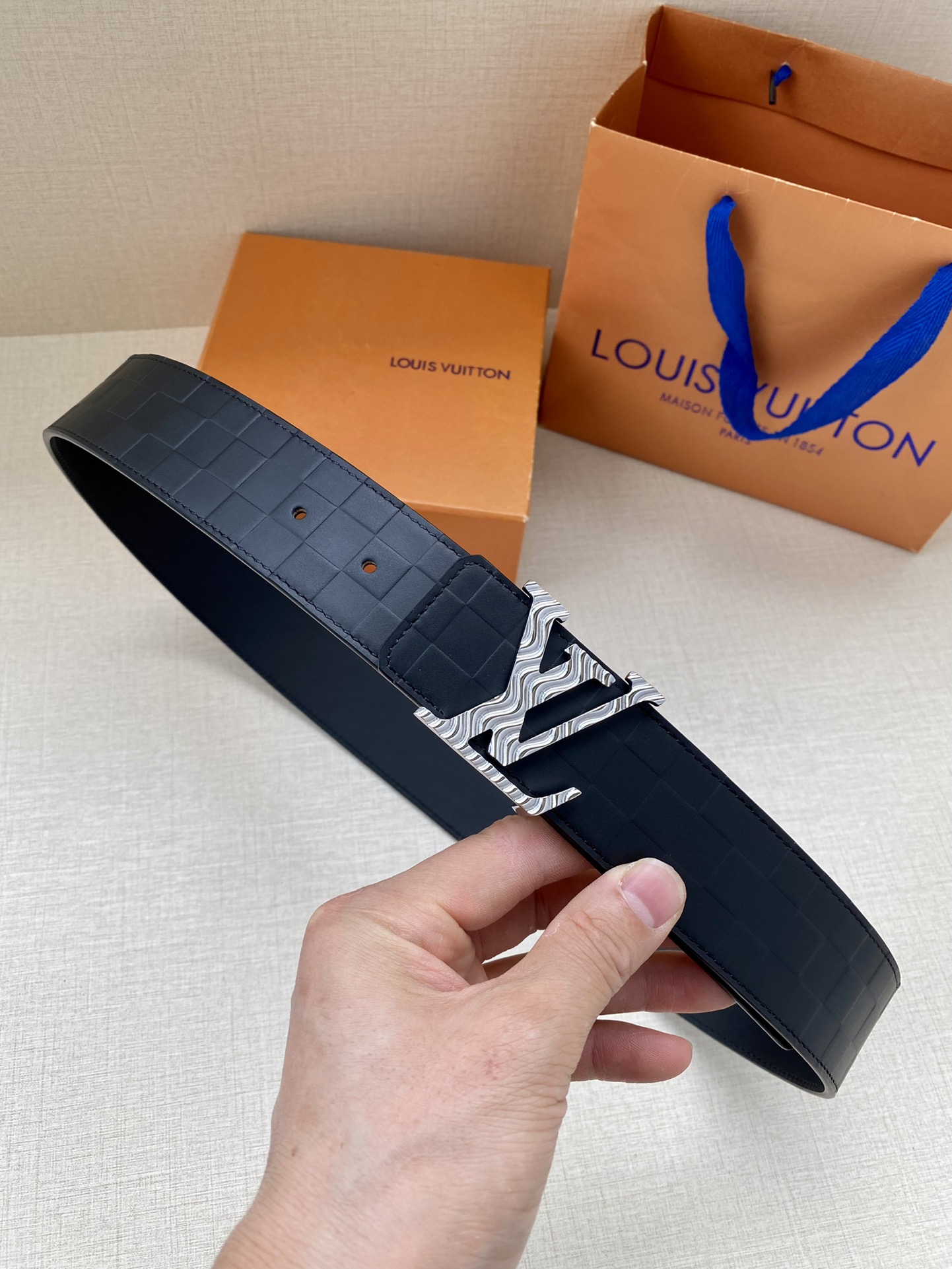 Louis Vuitton Men Leather Belt Width 4CM 143