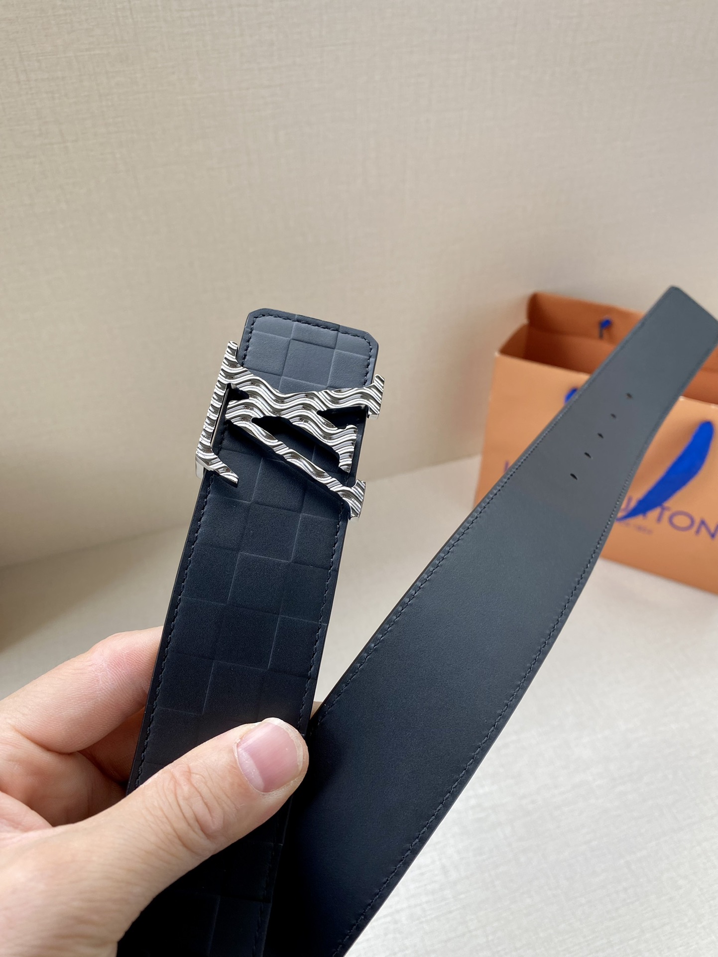 Louis Vuitton Men Leather Belt Width 4CM 143