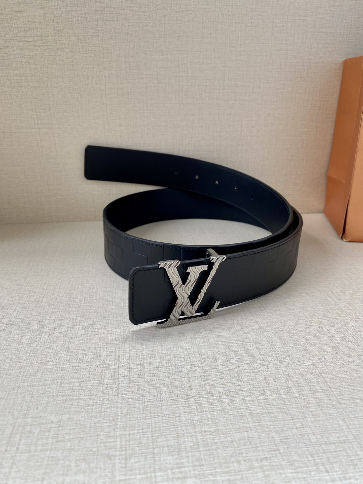 Louis Vuitton Men Leather Belt Width 4CM 143