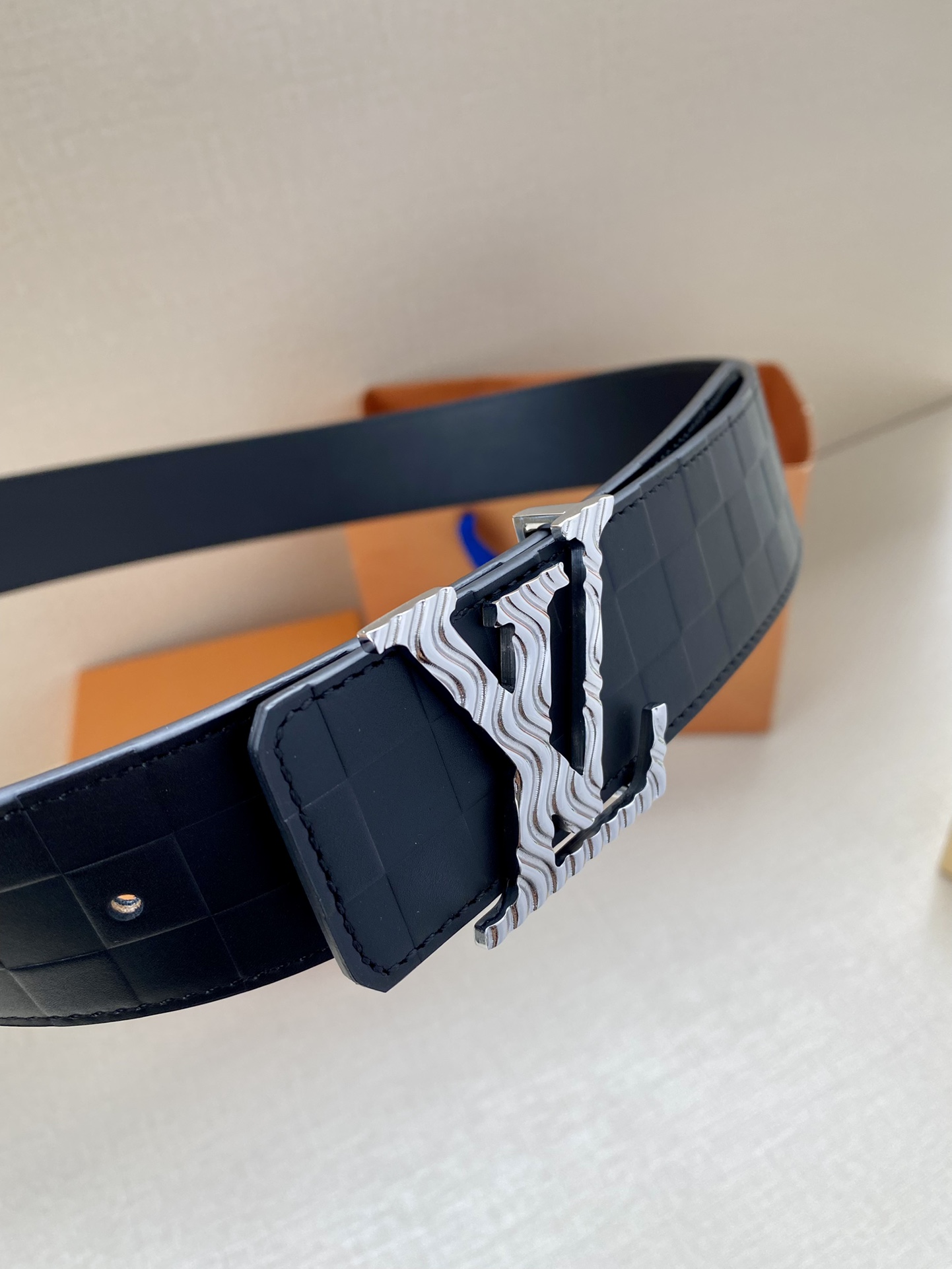 Louis Vuitton Men Leather Belt Width 4CM 143