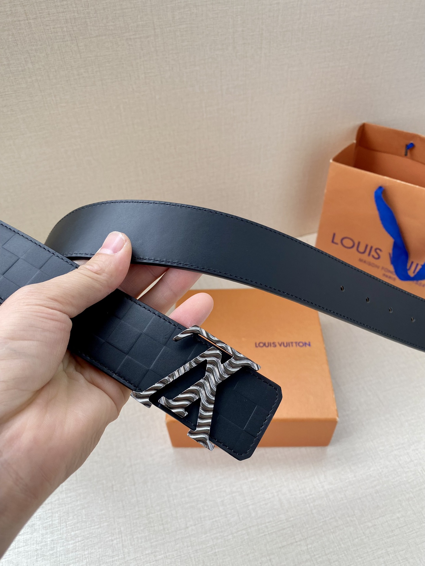 Louis Vuitton Men Leather Belt Width 4CM 144