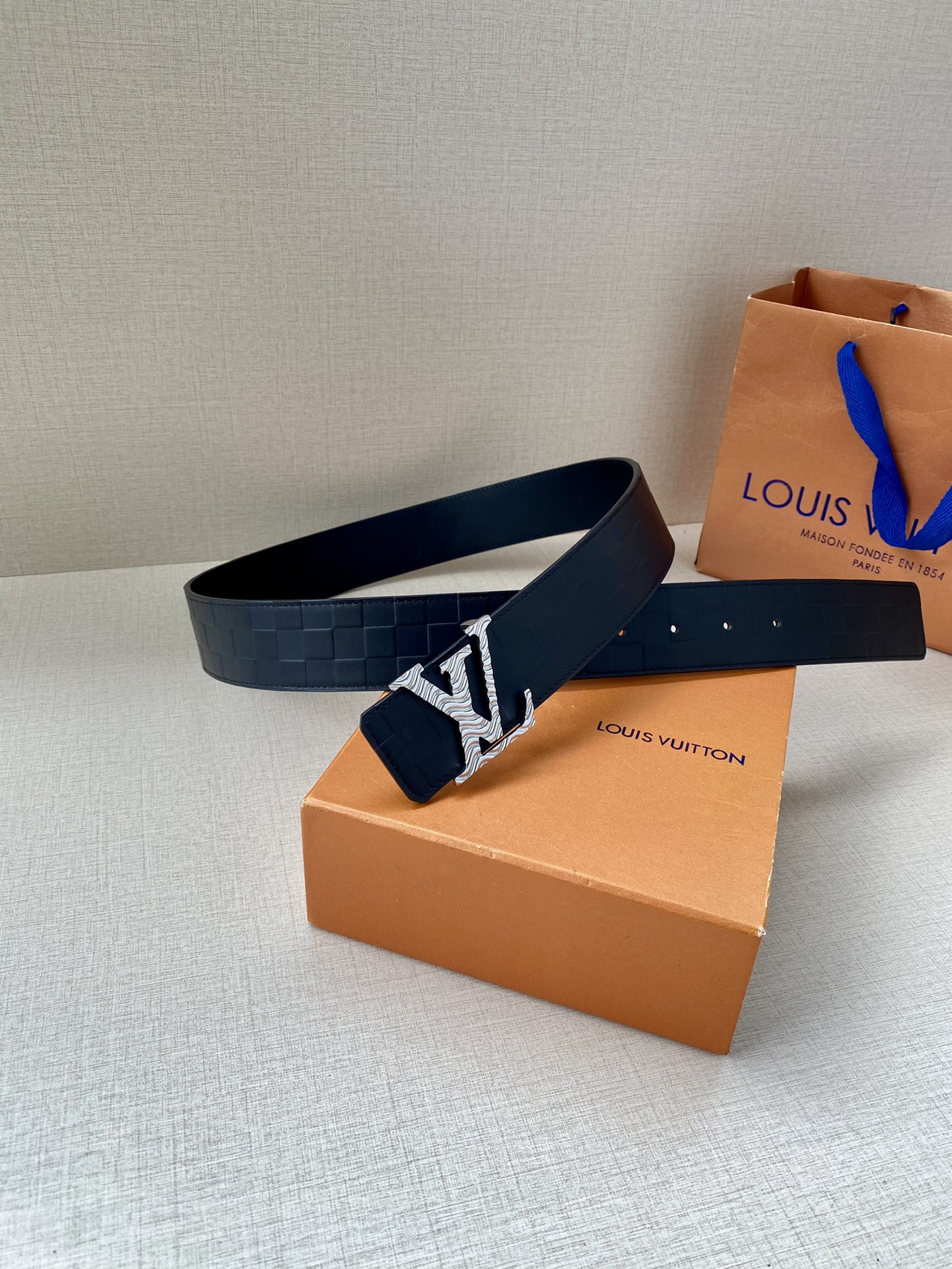 Louis Vuitton Men Leather Belt Width 4CM 144