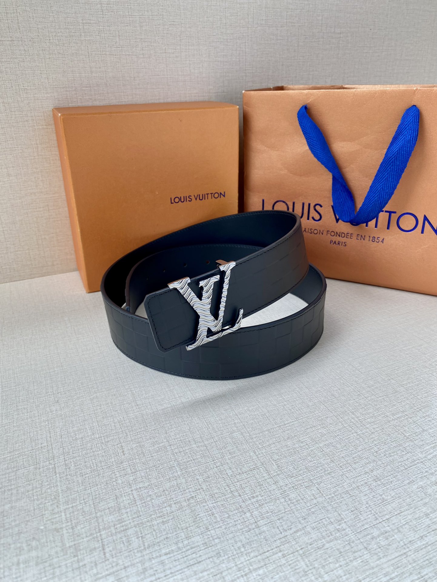 Louis Vuitton Men Leather Belt Width 4CM 144
