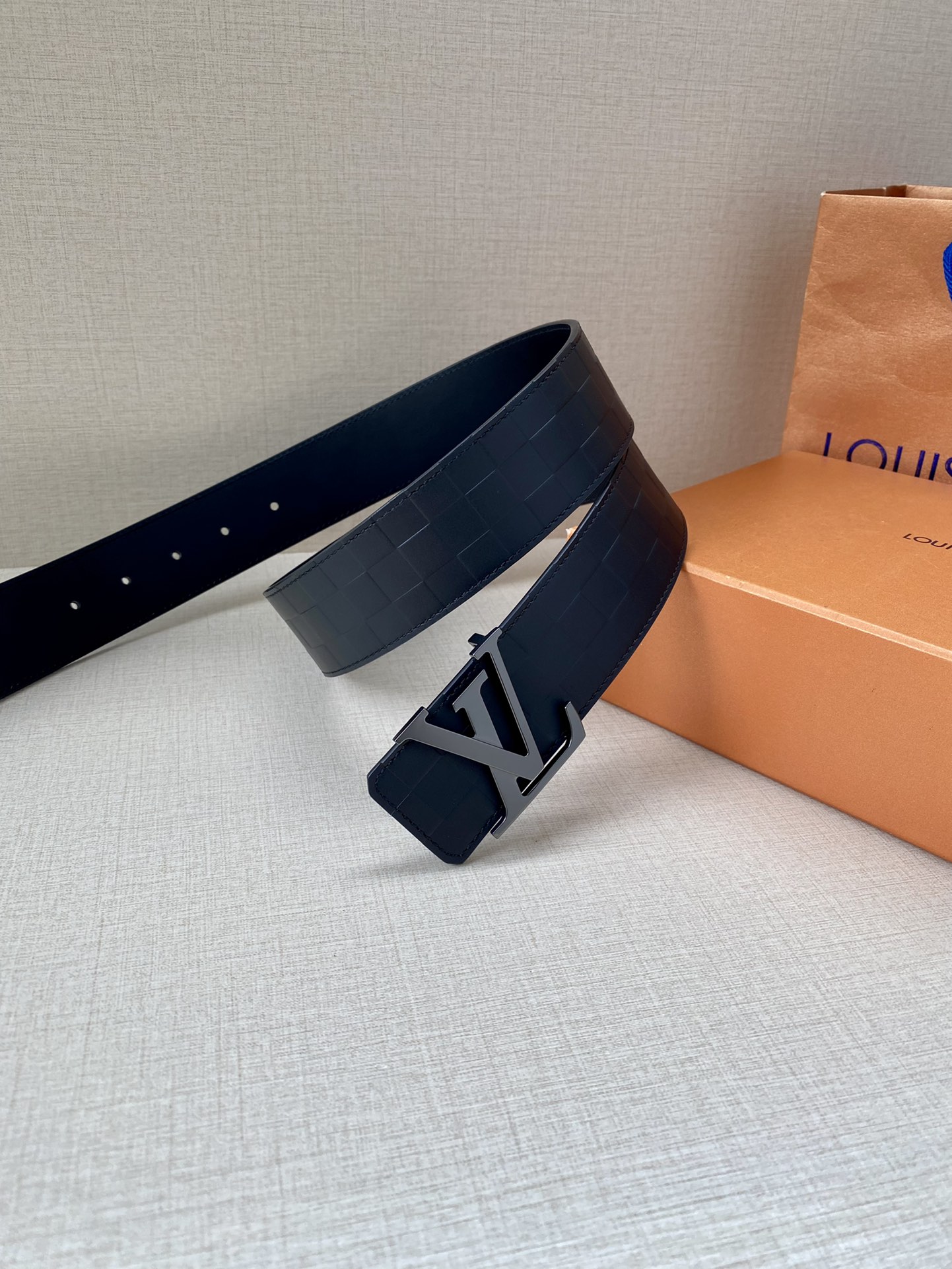 Louis Vuitton Men Leather Belt Width 4CM 145