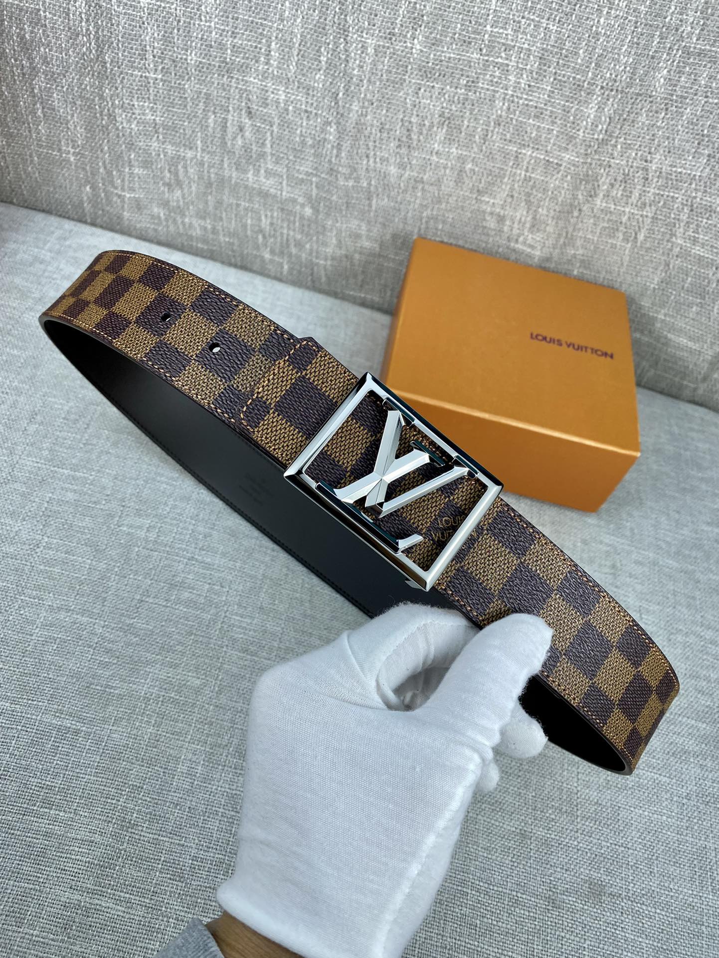 Louis Vuitton Men Leather Belt Width 4CM 147