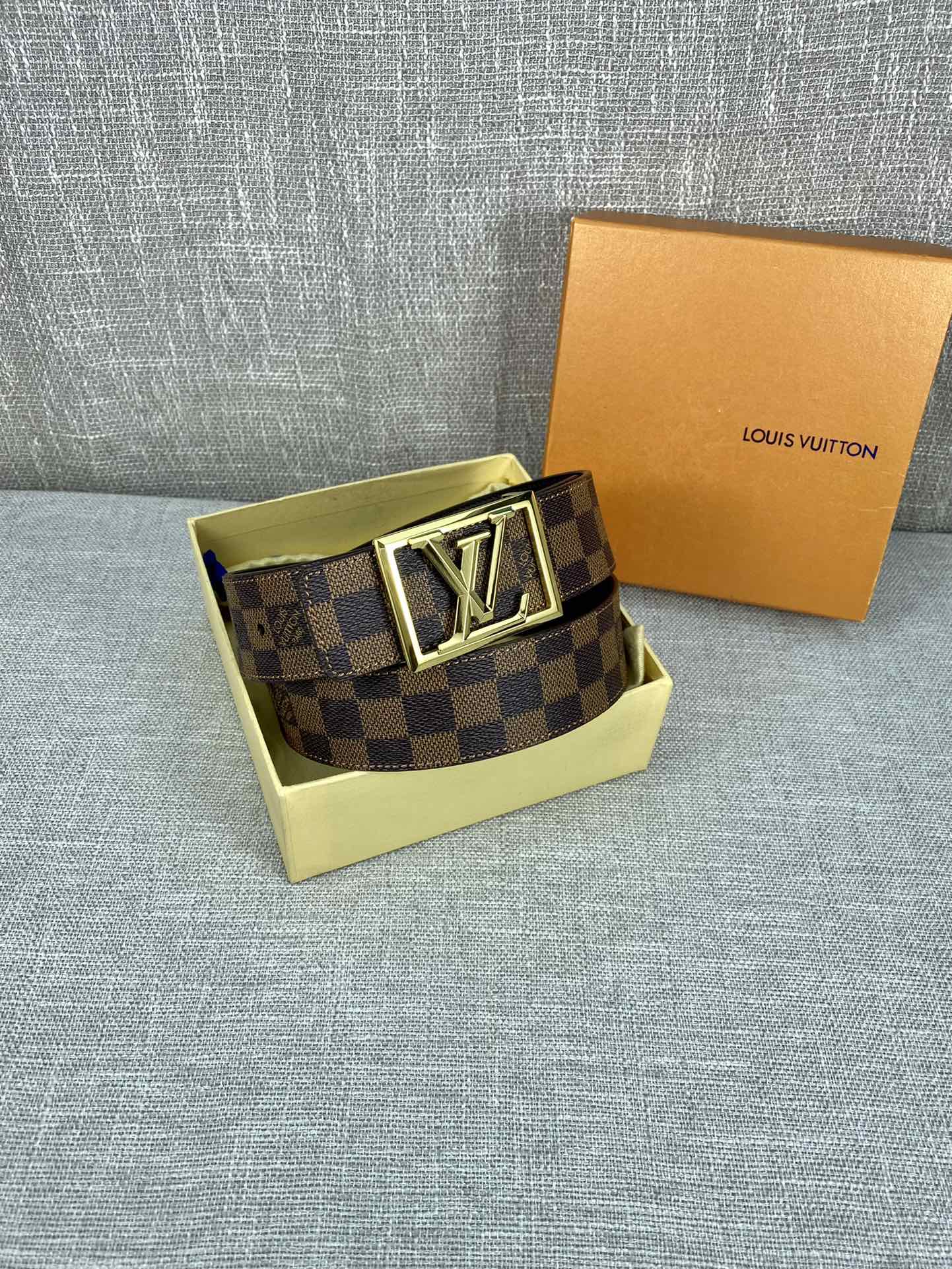 Louis Vuitton Men Leather Belt Width 4CM 147