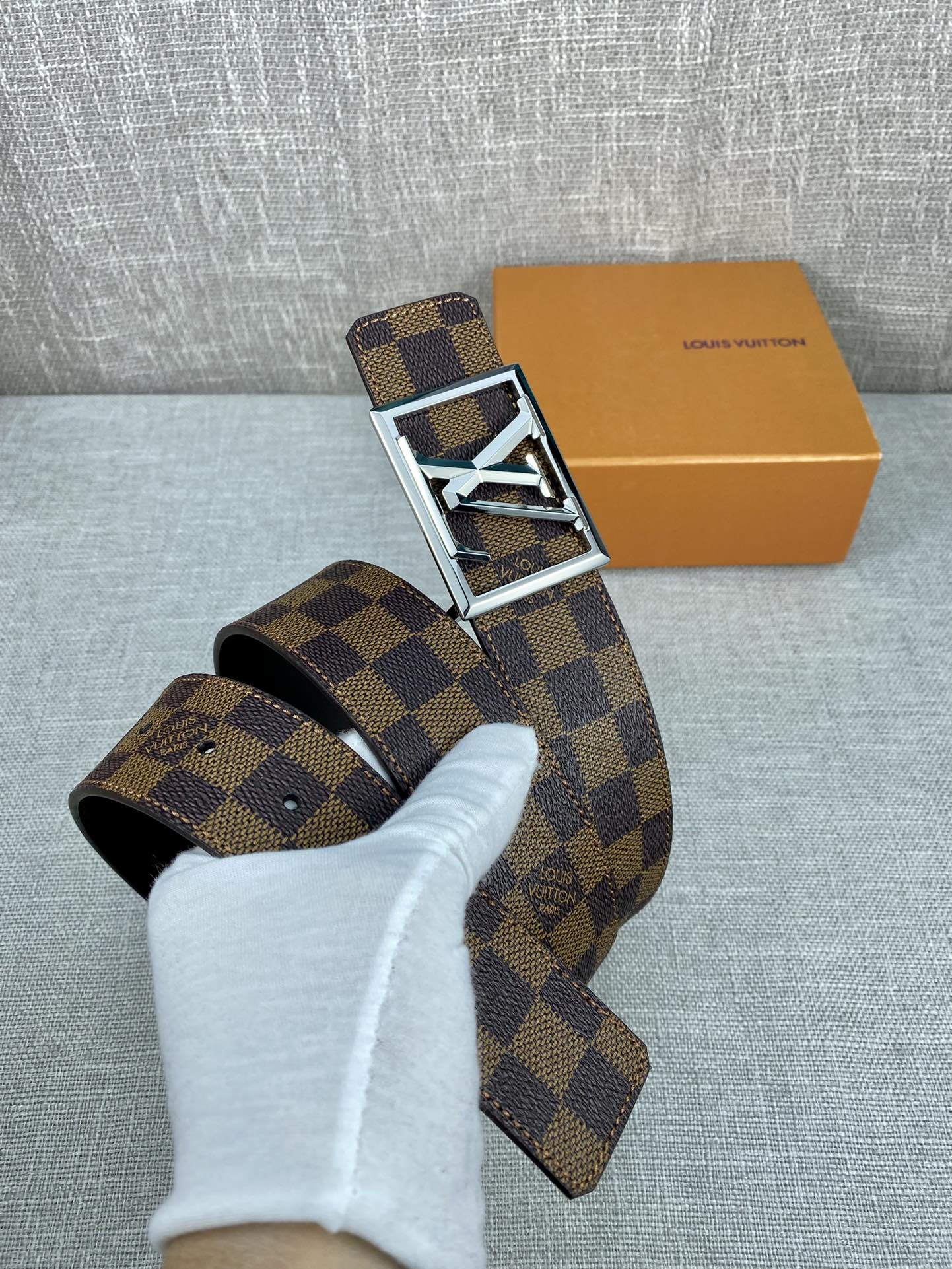 Louis Vuitton Men Leather Belt Width 4CM 147