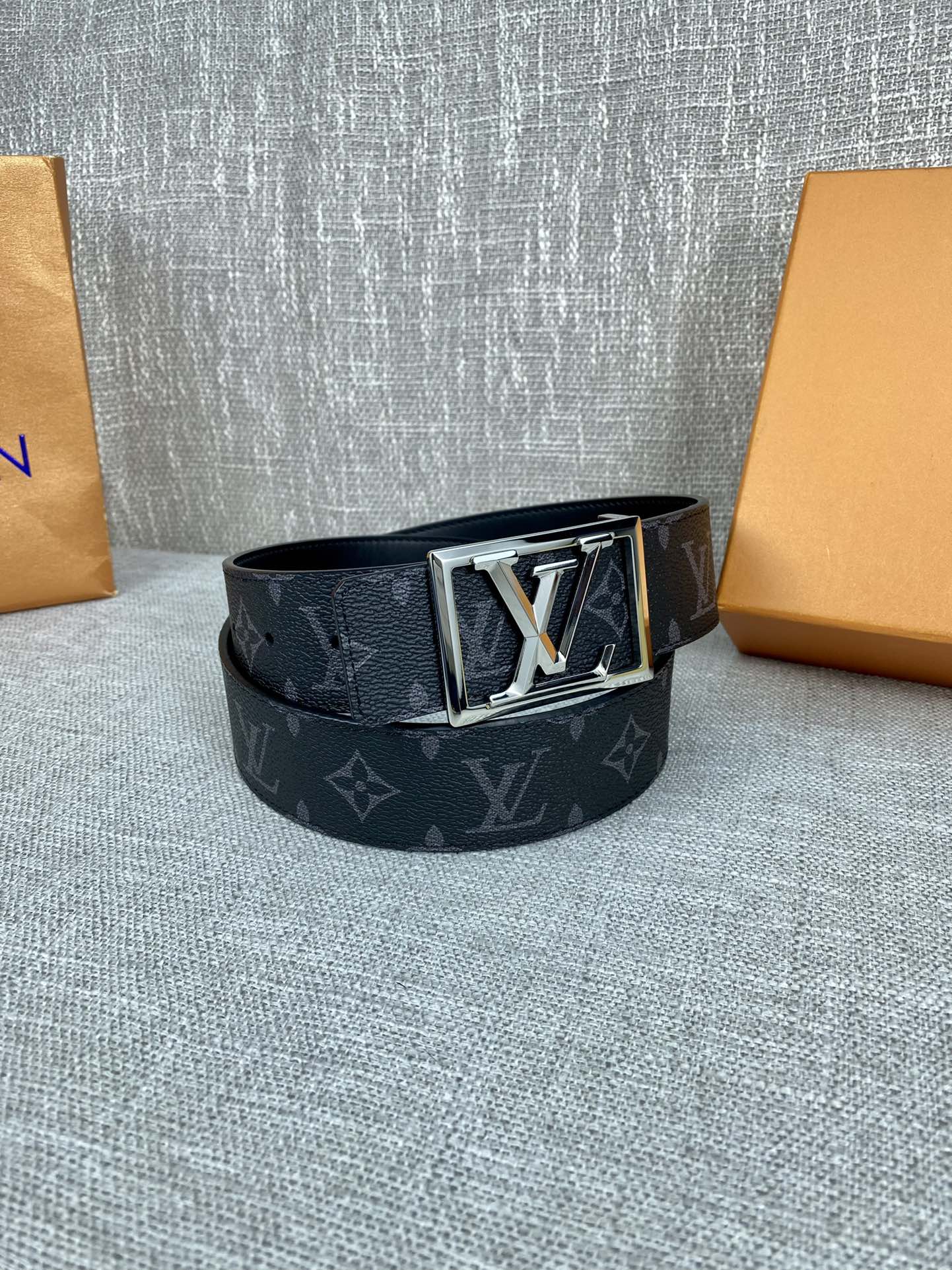 Louis Vuitton Men Leather Belt Width 4CM 148