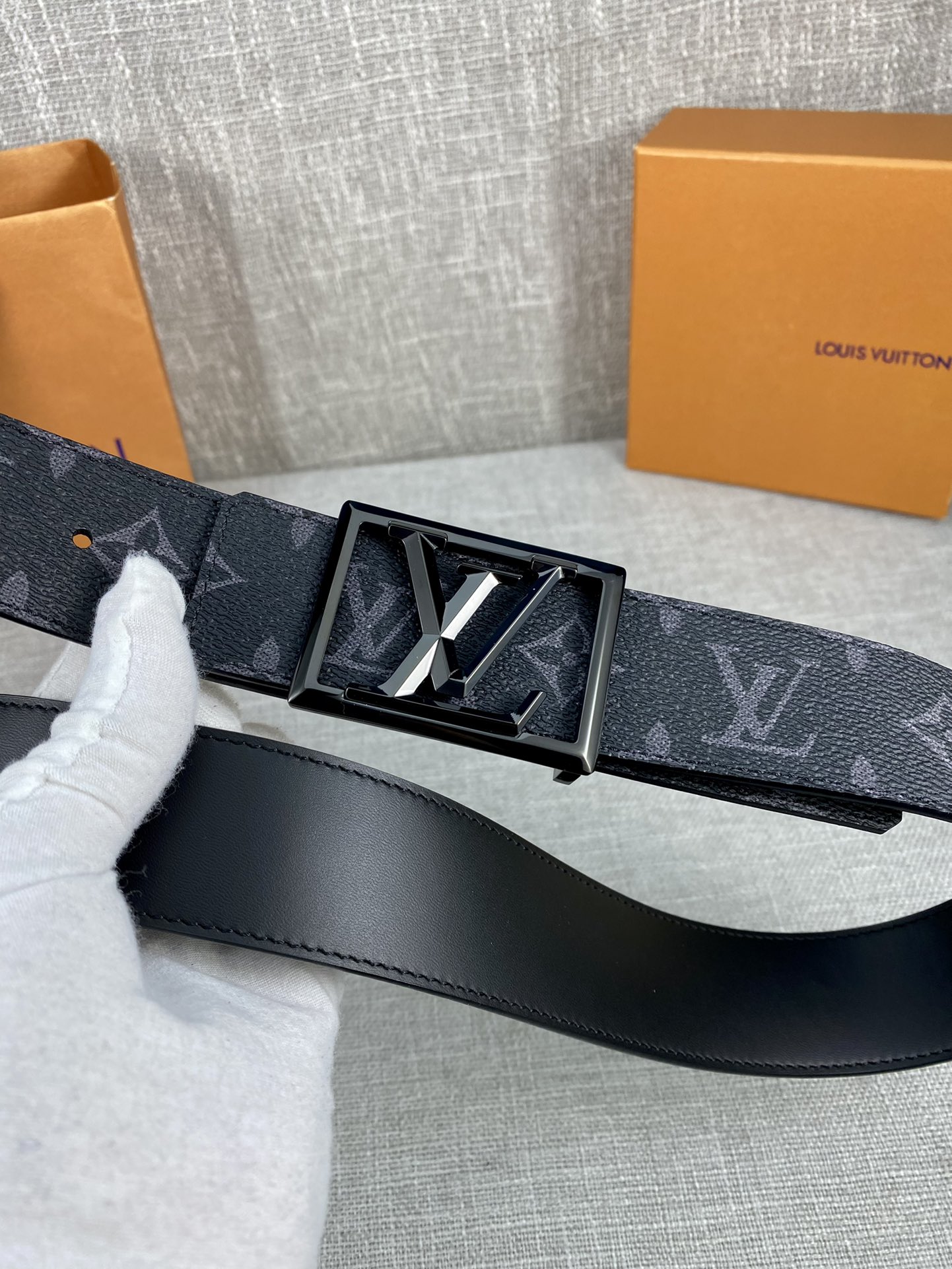 Louis Vuitton Men Leather Belt Width 4CM 148