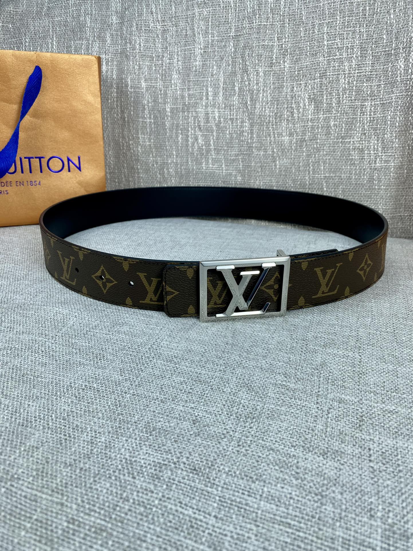 Louis Vuitton Men Leather Belt Width 4CM 149