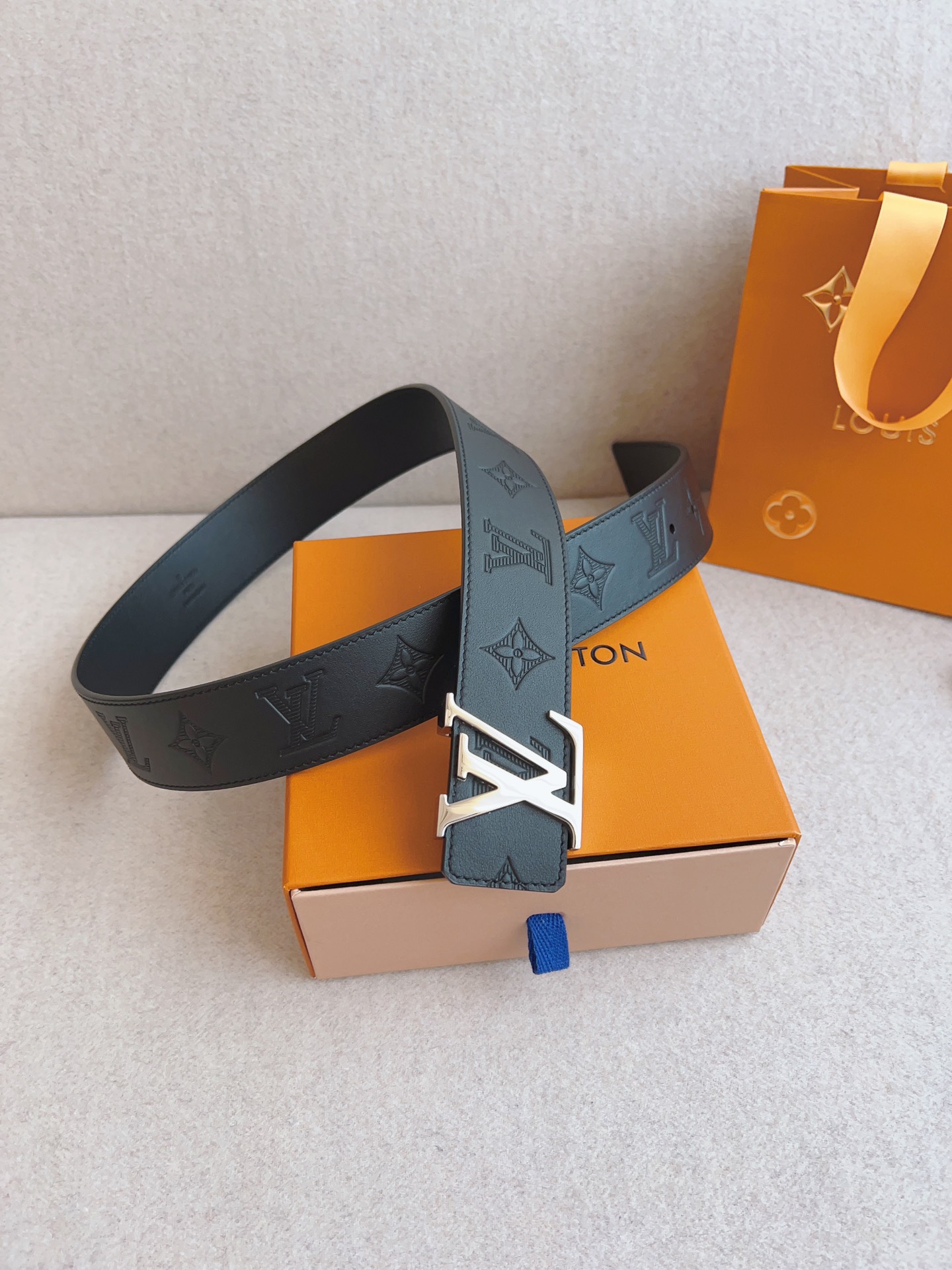 Louis Vuitton Mens Leather Belt Width 4.0cm 208