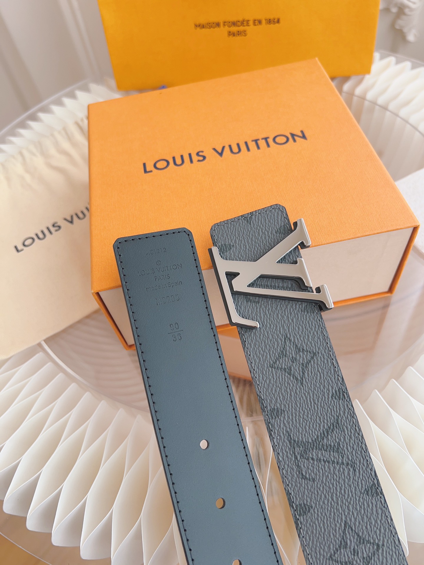 Louis Vuitton Mens Leather Belt Width 4cm 186