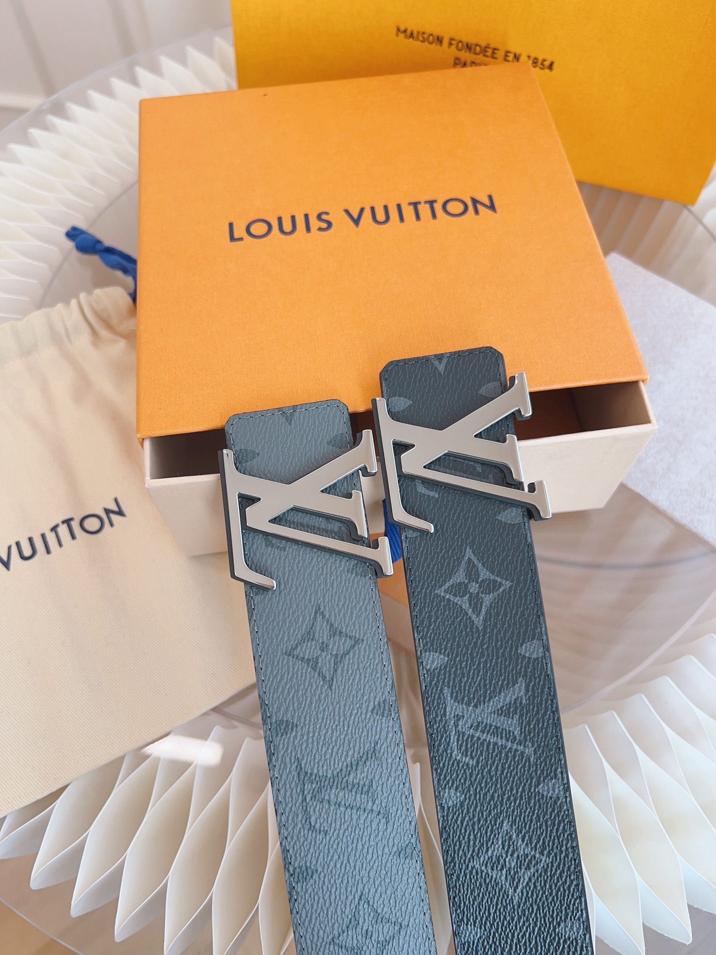 Louis Vuitton Mens Leather Belt Width 4cm 186