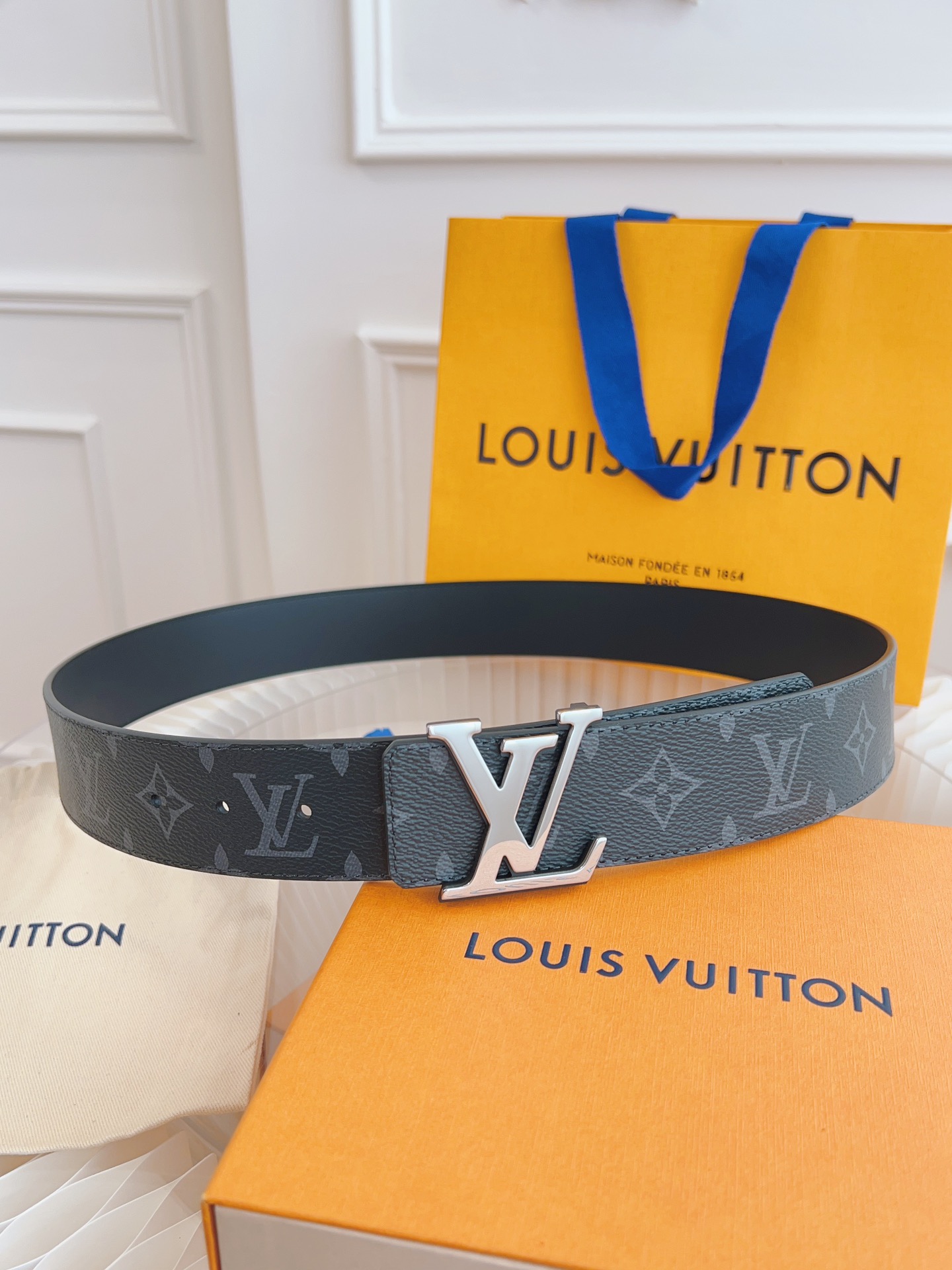 Louis Vuitton Mens Leather Belt Width 4cm 187