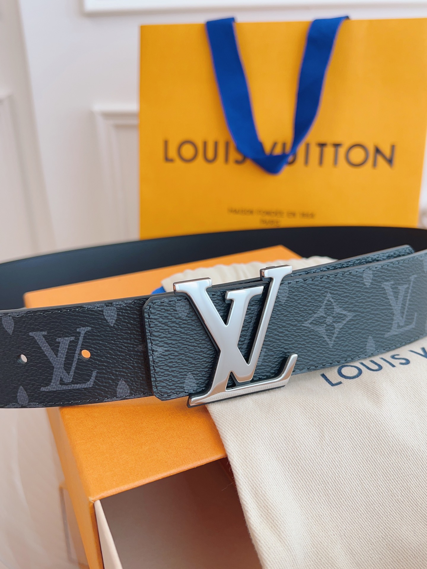 Louis Vuitton Mens Leather Belt Width 4cm 187