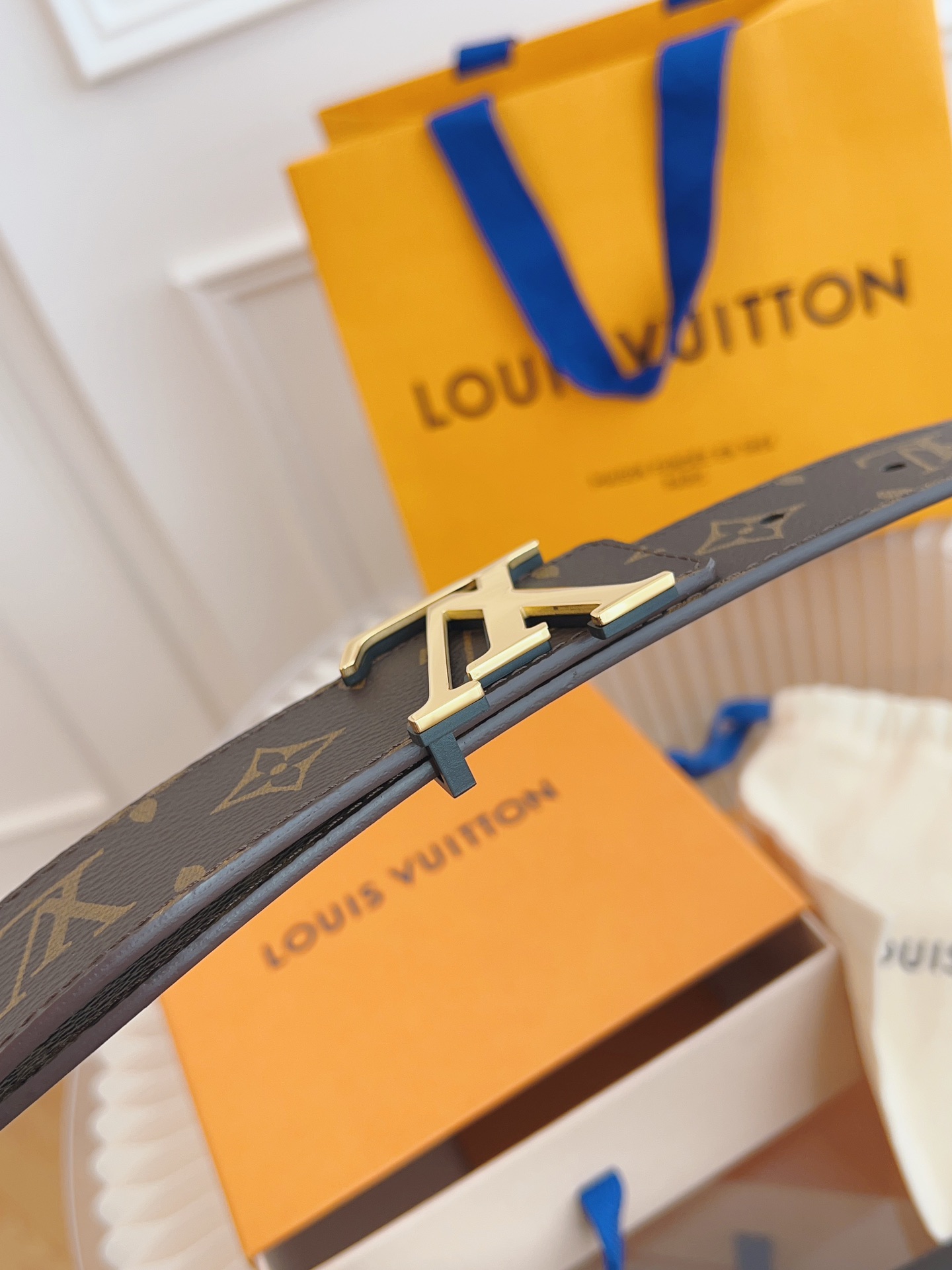 Louis Vuitton Mens Leather Belt Width 4cm 188