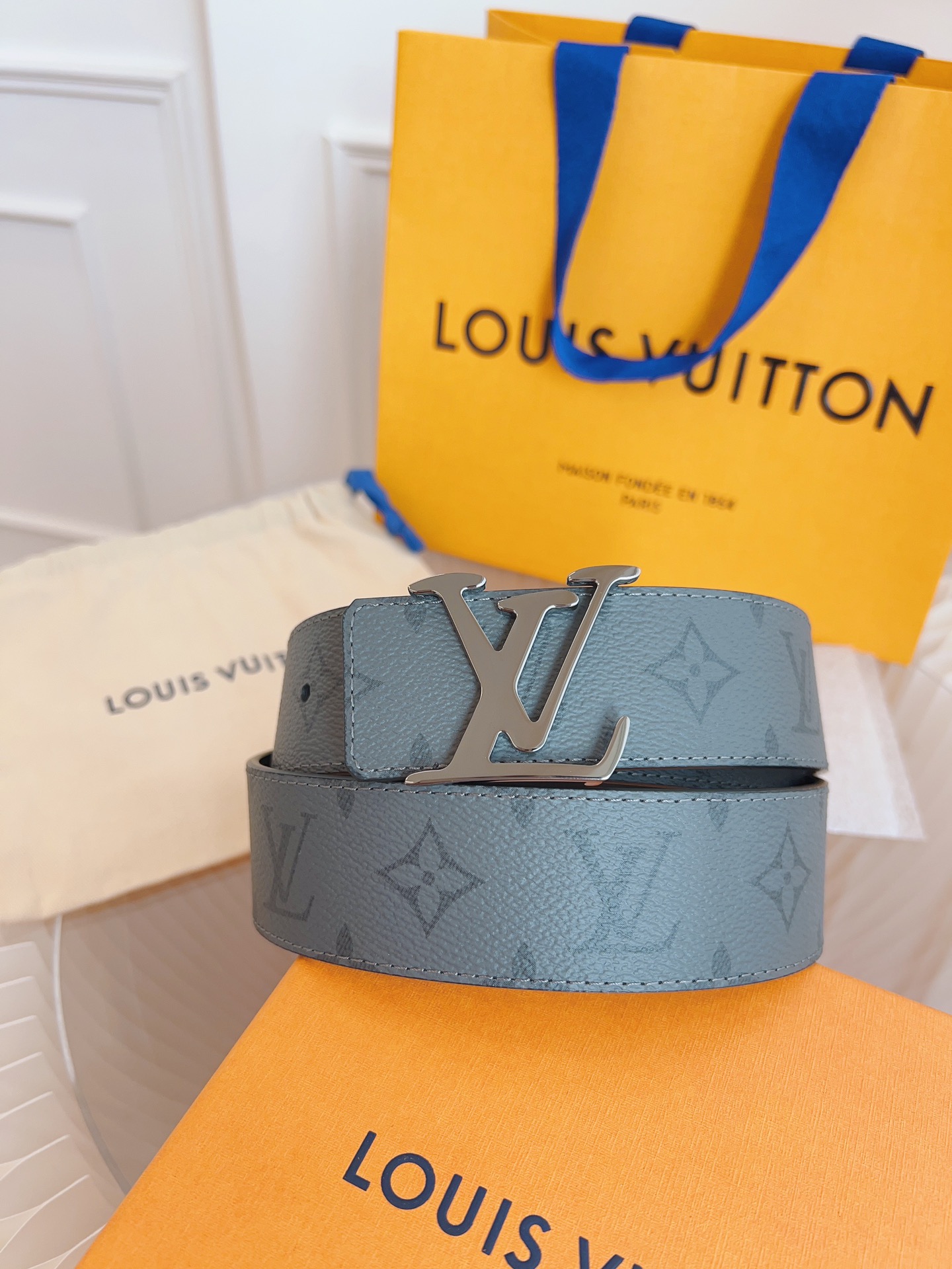 Louis Vuitton Mens Leather Belt Width 4cm 192