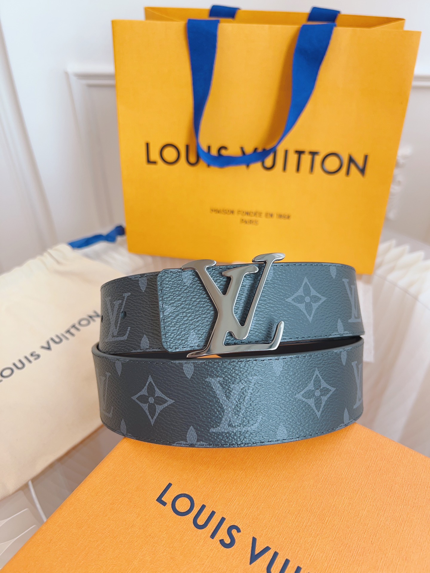 Louis Vuitton Mens Leather Belt Width 4cm 193